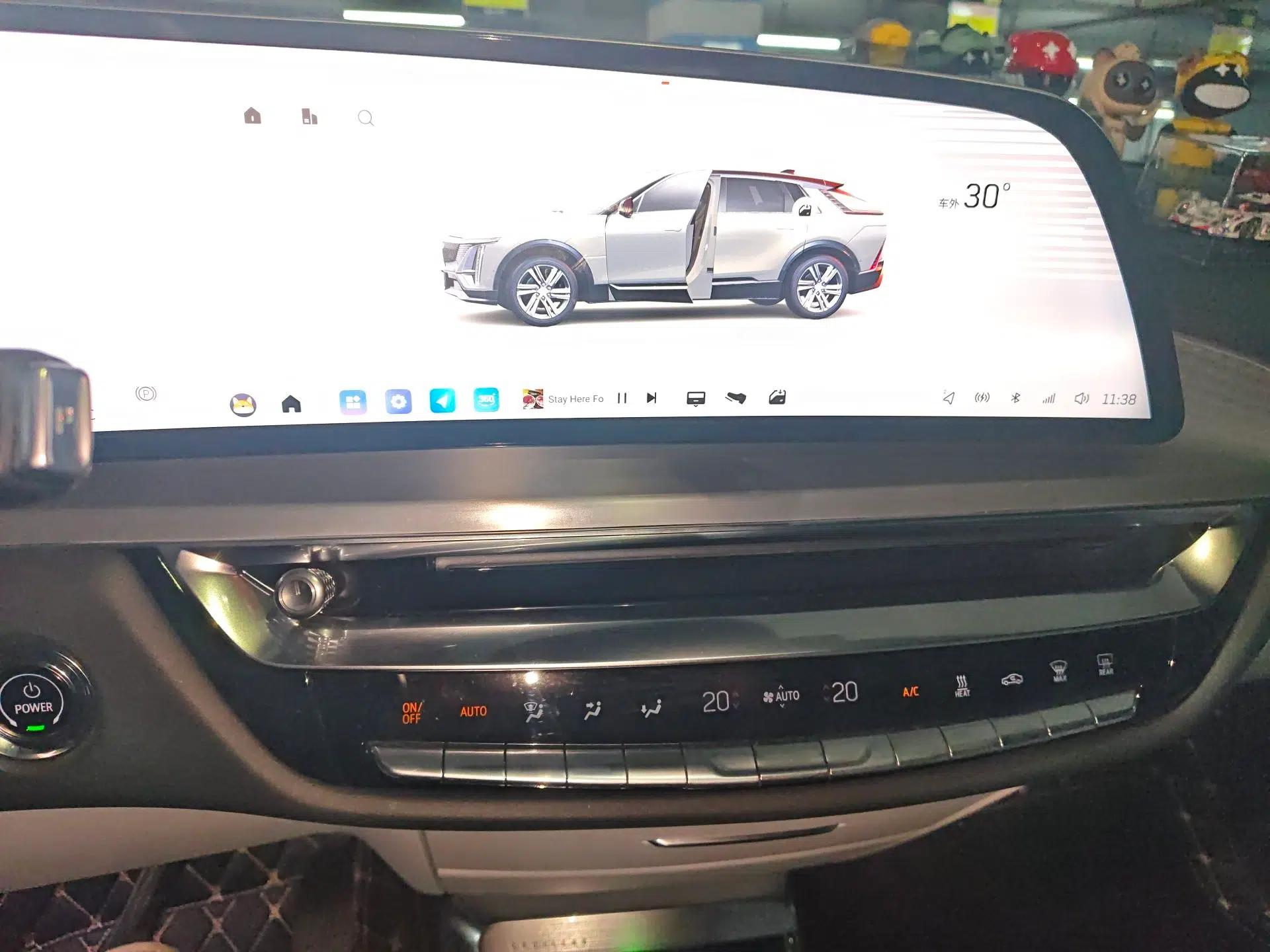 Cadillac LYRIQ 2022 Rear-Drive Long-Range Luxury Edition — миниатюра 14