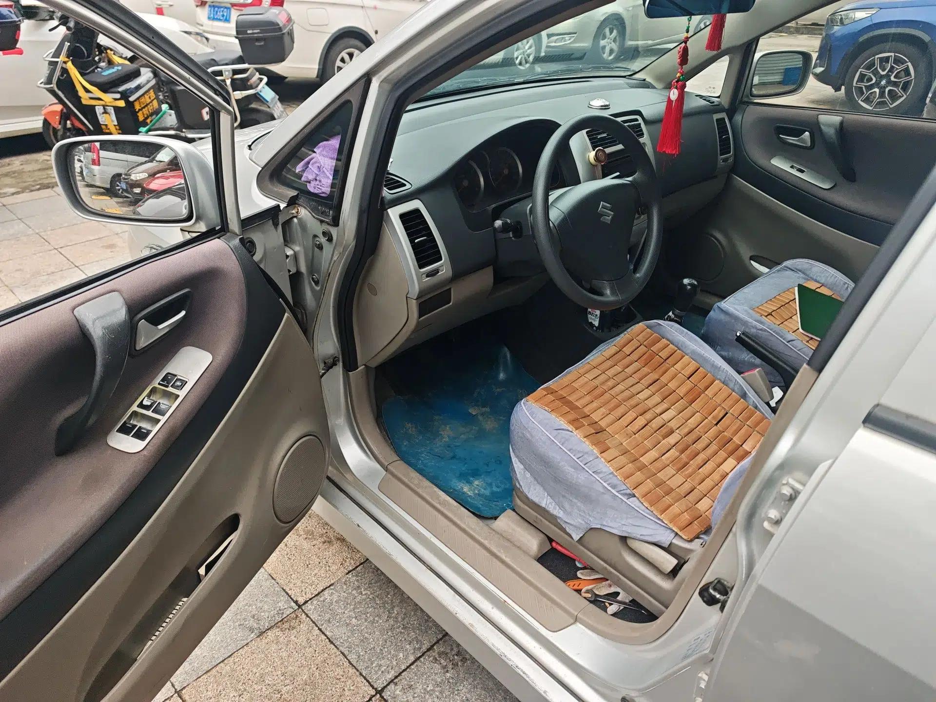 Suzuki Liana 2013 Hatchback 1.4L Manual Standard Model 2 — миниатюра 17