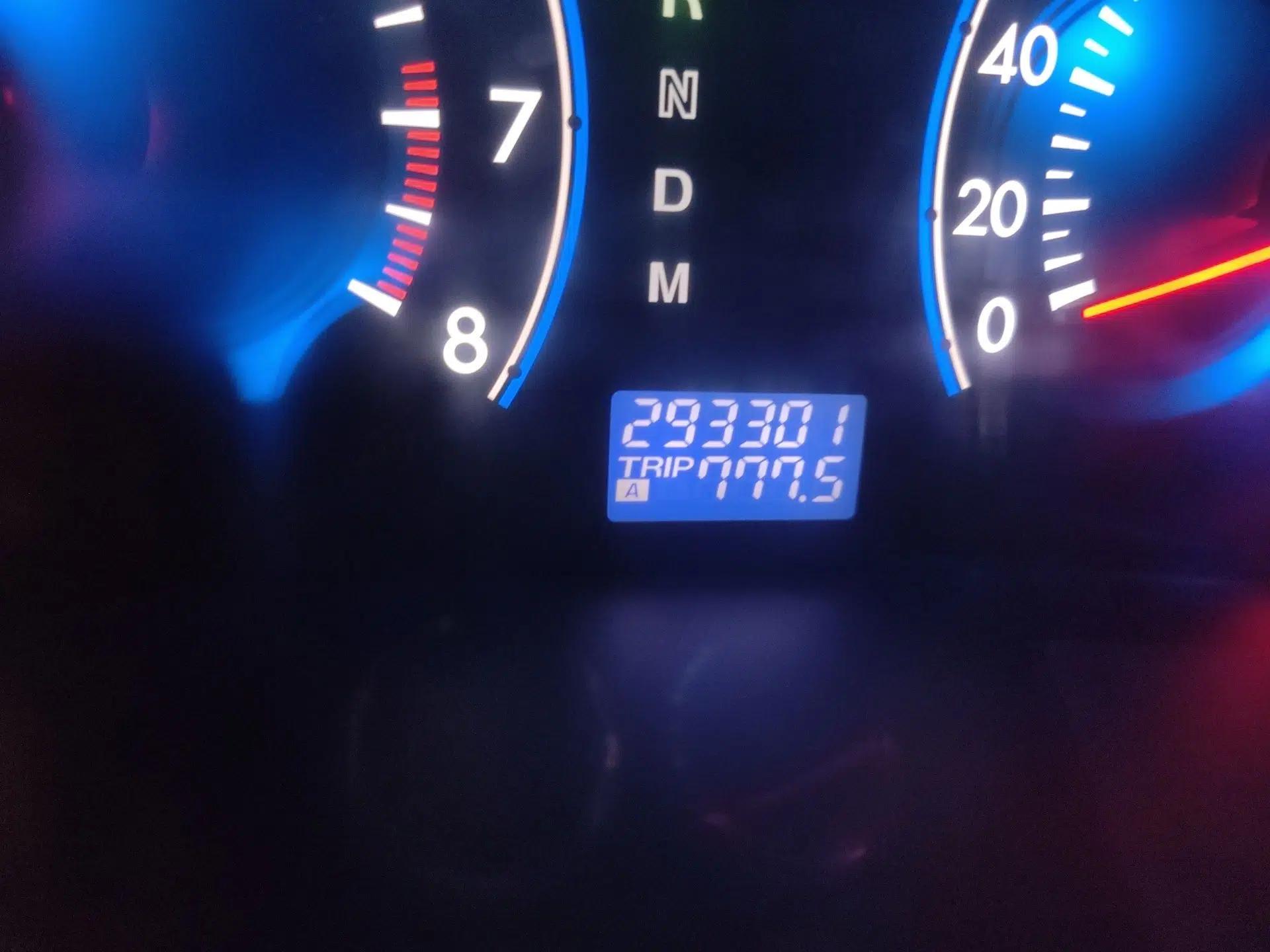 Mazda 8 2011 2.3L Deluxe Edition — миниатюра 13