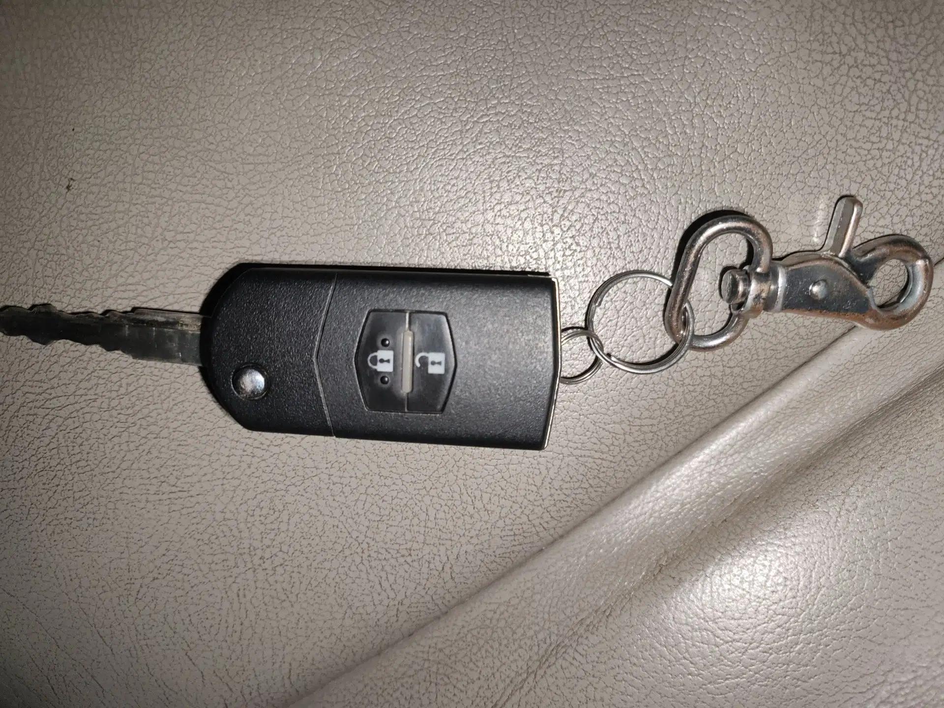 Mazda 8 2011 2.3L Deluxe Edition — миниатюра 9