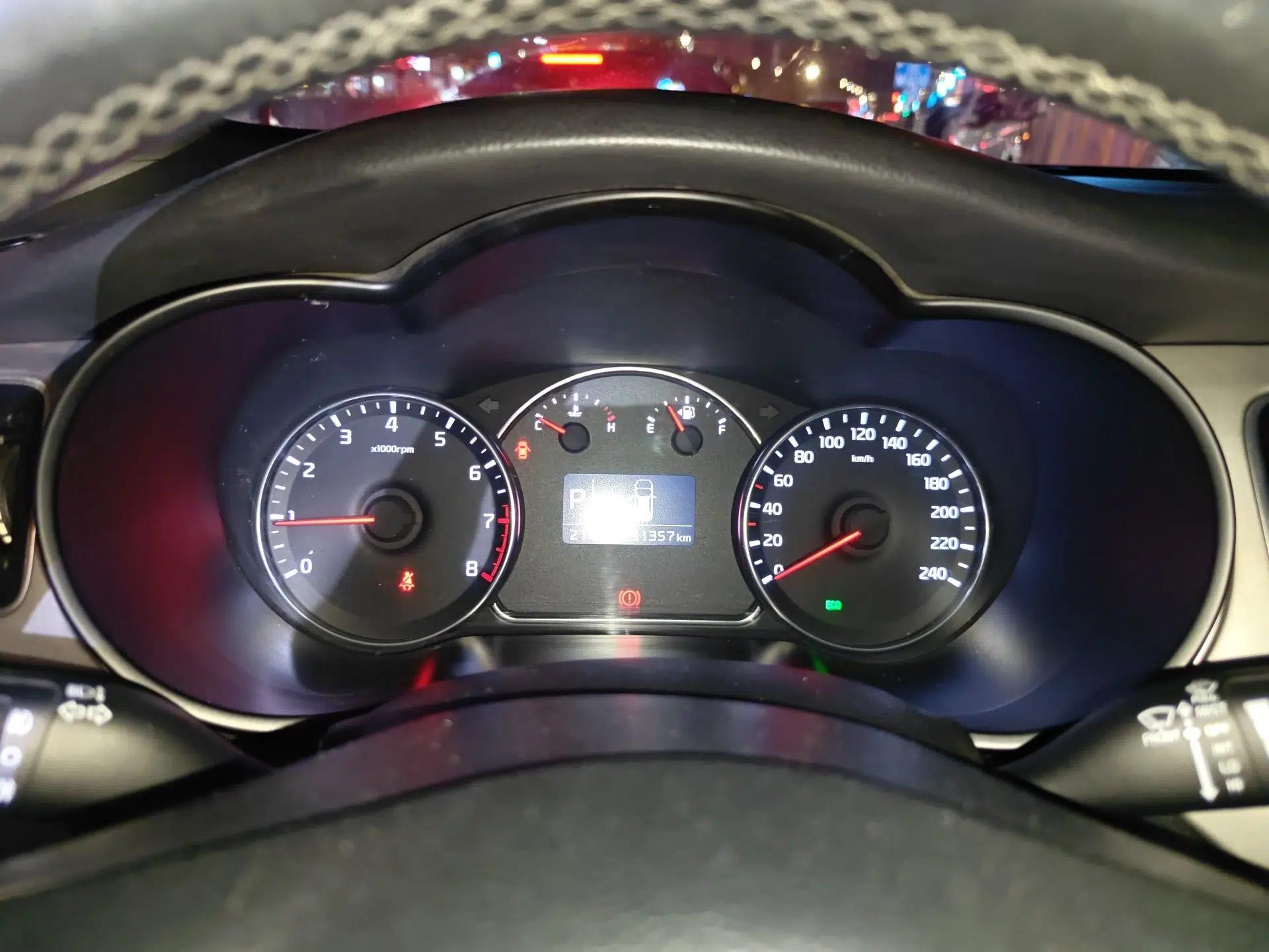 Kia Carens 2013 2.0L 7-Seater Automatic Standard Version China IV Standard — миниатюра 12
