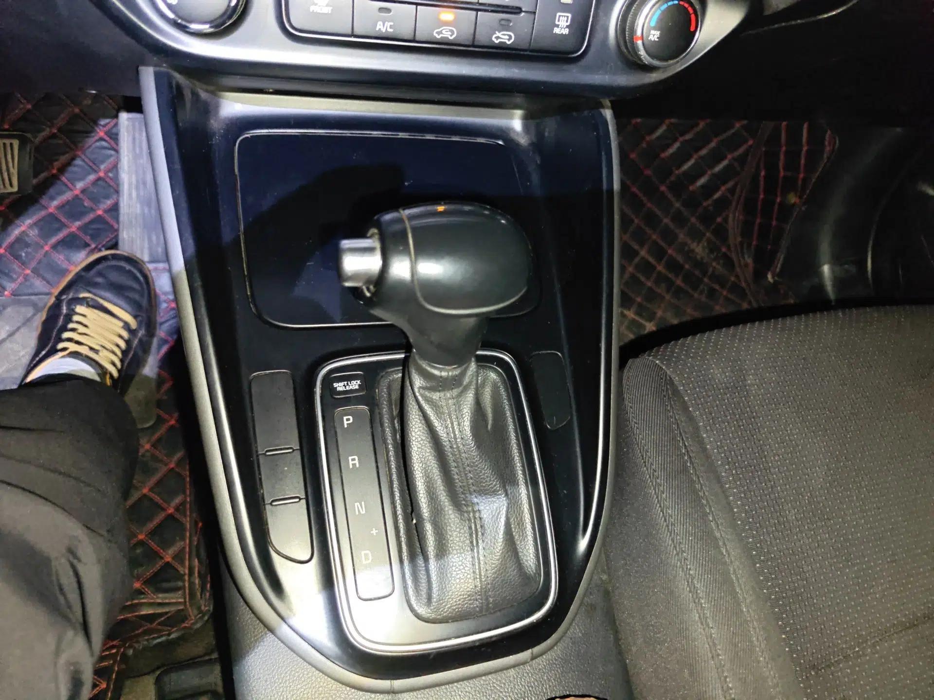 Kia Carens 2013 2.0L 7-Seater Automatic Standard Version China IV Standard — миниатюра 15