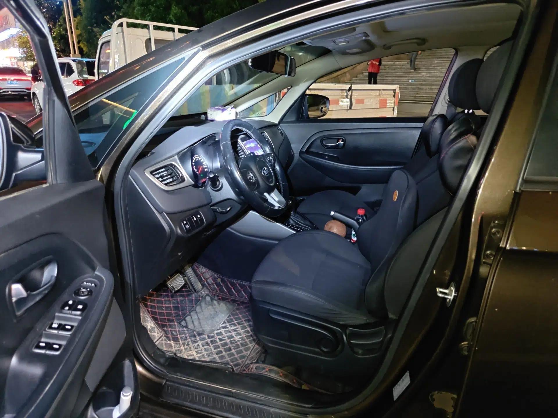 Kia Carens 2013 2.0L 7-Seater Automatic Standard Version China IV Standard — миниатюра 17