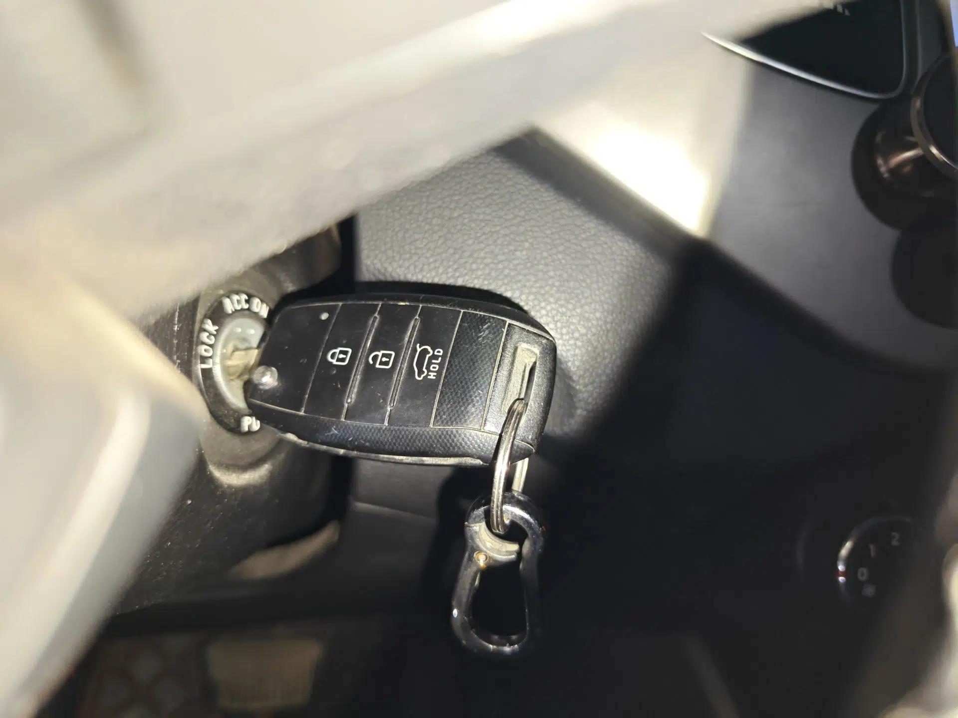 Kia Carens 2013 2.0L 7-Seater Automatic Standard Version China IV Standard — миниатюра 9