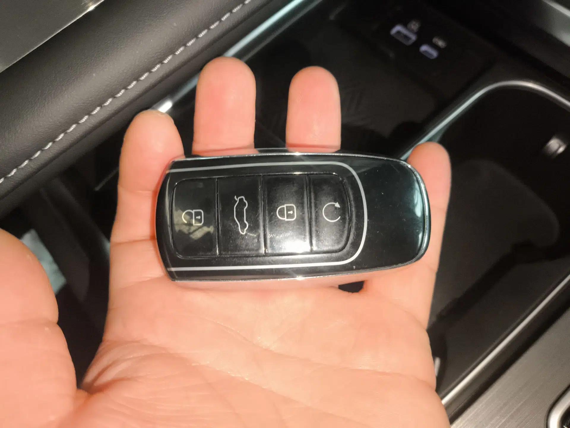 Chery Tiggo 7 PLUS New Energy 2023 Champion Edition 1.5T 100KM Speedy Version — миниатюра 12