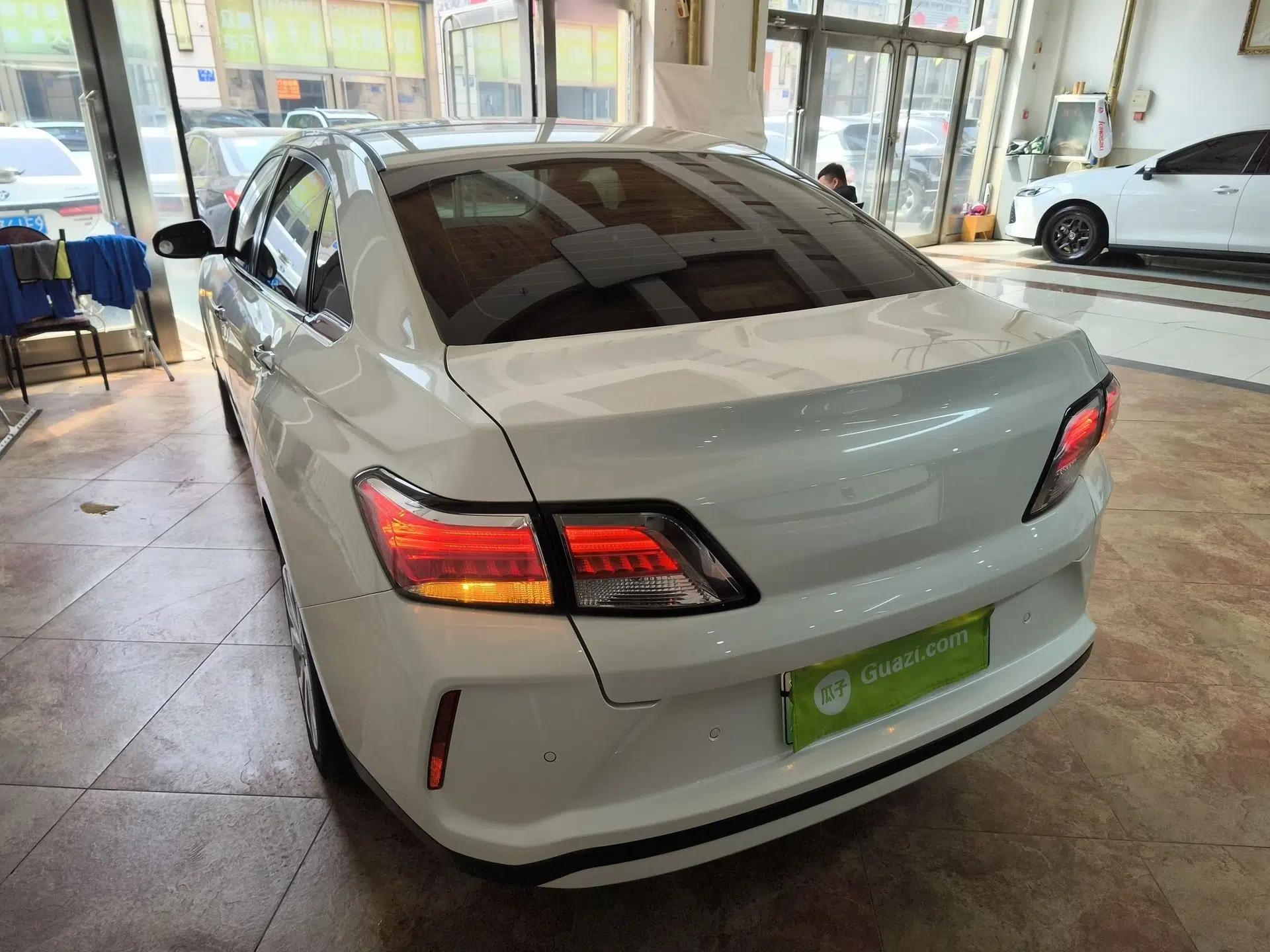 Venucia D60EV 2022 Standard Range Smart Drive Version — миниатюра 4