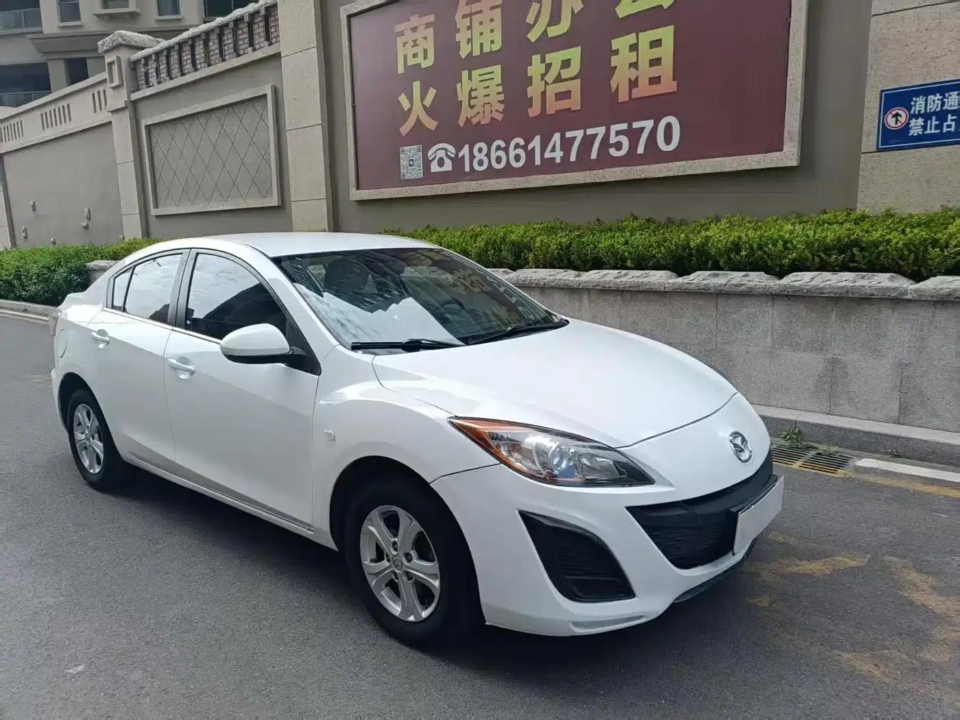 Mazda 3 Axela 2011 Sedan 1.6L Manual Comfort — миниатюра 2