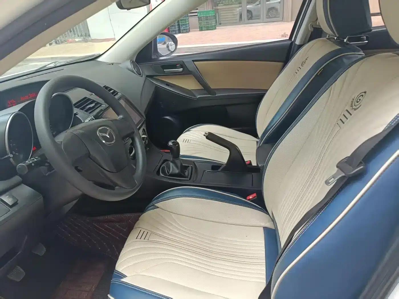 Mazda 3 Axela 2011 Sedan 1.6L Manual Comfort — миниатюра 5