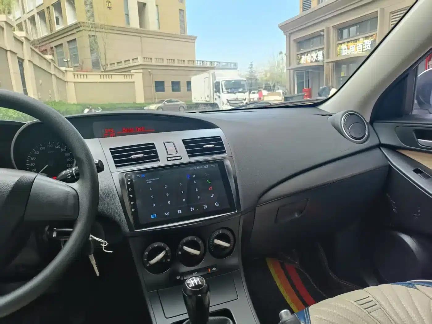 Mazda 3 Axela 2011 Sedan 1.6L Manual Comfort — миниатюра 8