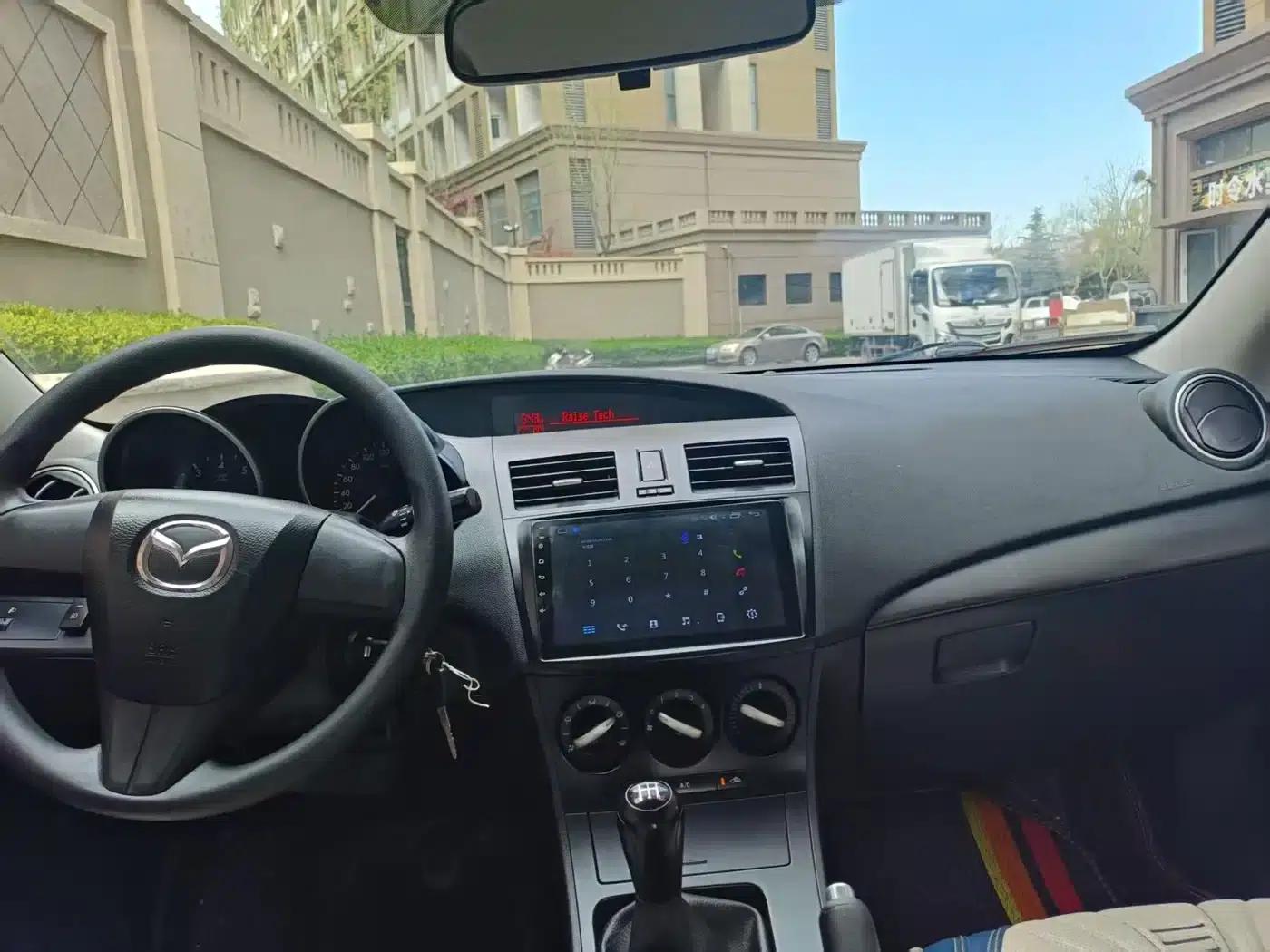 Mazda 3 Axela 2011 Sedan 1.6L Manual Comfort — миниатюра 9