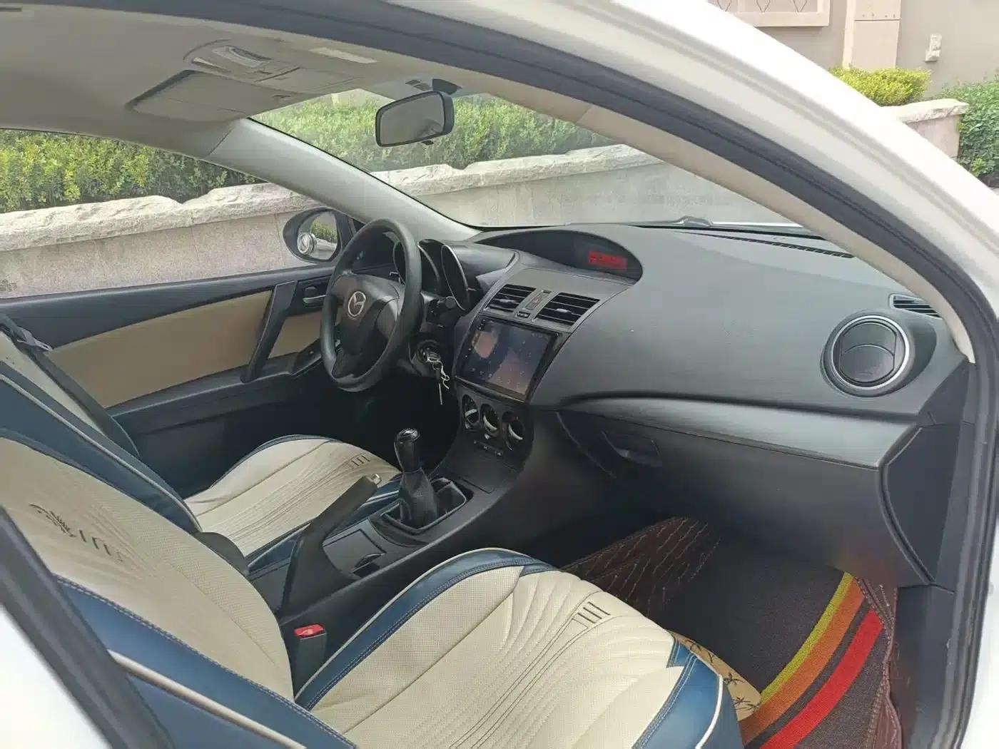 Mazda 3 Axela 2011 Sedan 1.6L Manual Comfort — миниатюра 10