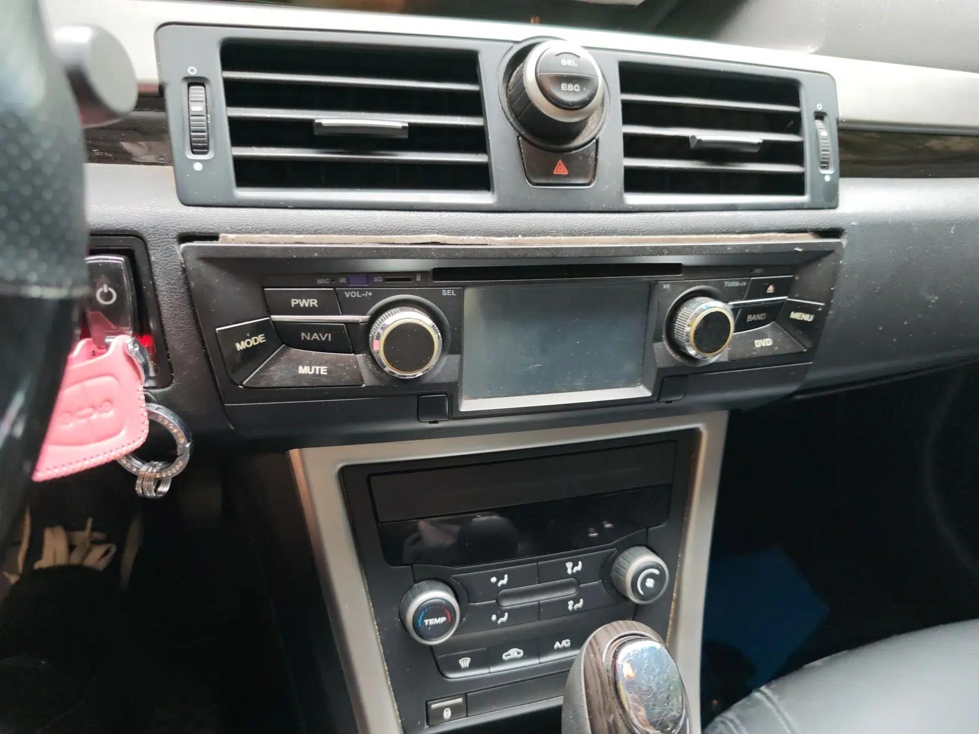 Roewe 550 2013 Classic Edition 550 1.8L Automatic Luxury Model — миниатюра 14