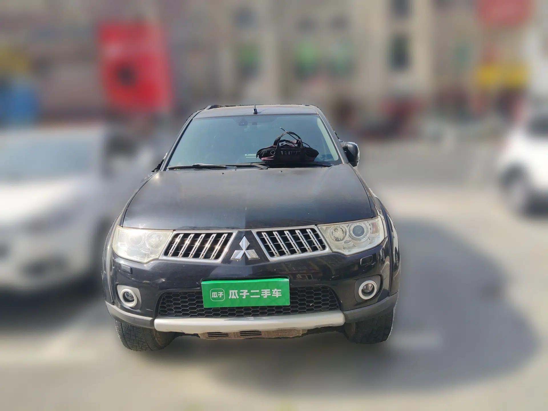 Mitsubishi Pajero Sport 2011 3.0L Luxury Navigation Edition — миниатюра 2