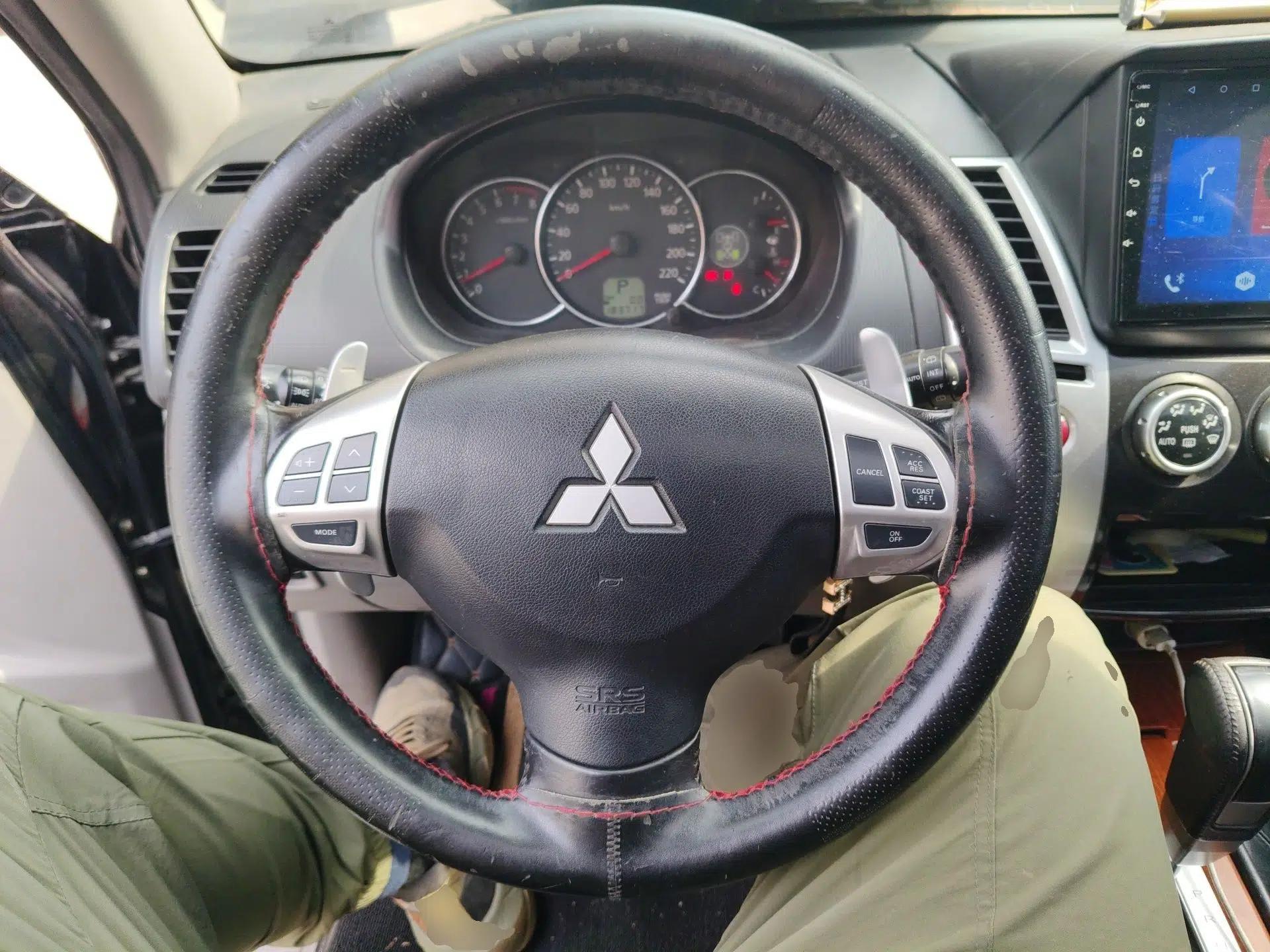 Mitsubishi Pajero Sport 2011 3.0L Luxury Navigation Edition — миниатюра 11