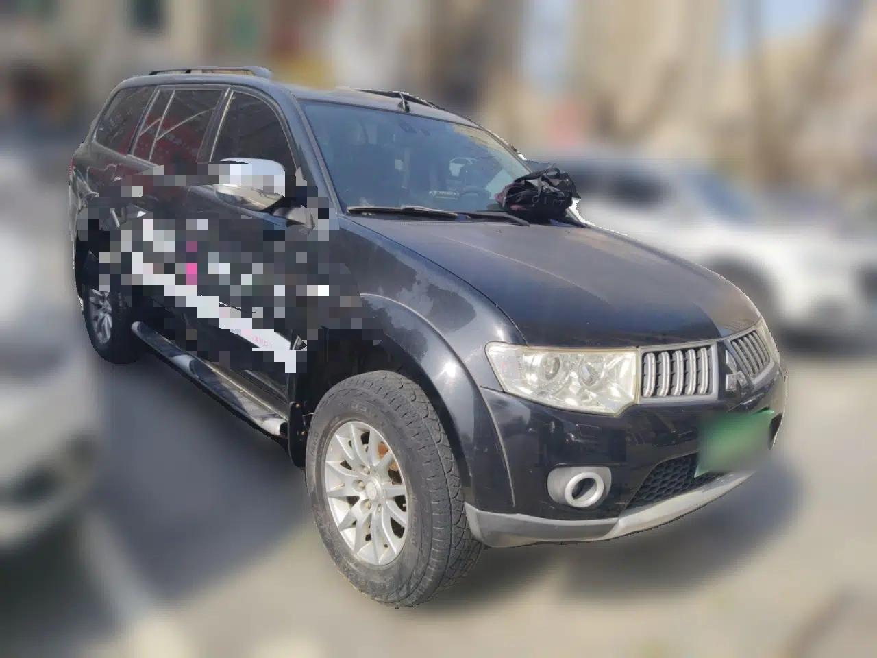 Mitsubishi Pajero Sport 2011 3.0L Luxury Navigation Edition — миниатюра 3