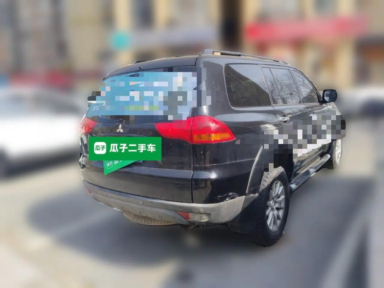 Mitsubishi Pajero Sport 2011 3.0L Luxury Navigation Edition — миниатюра 6