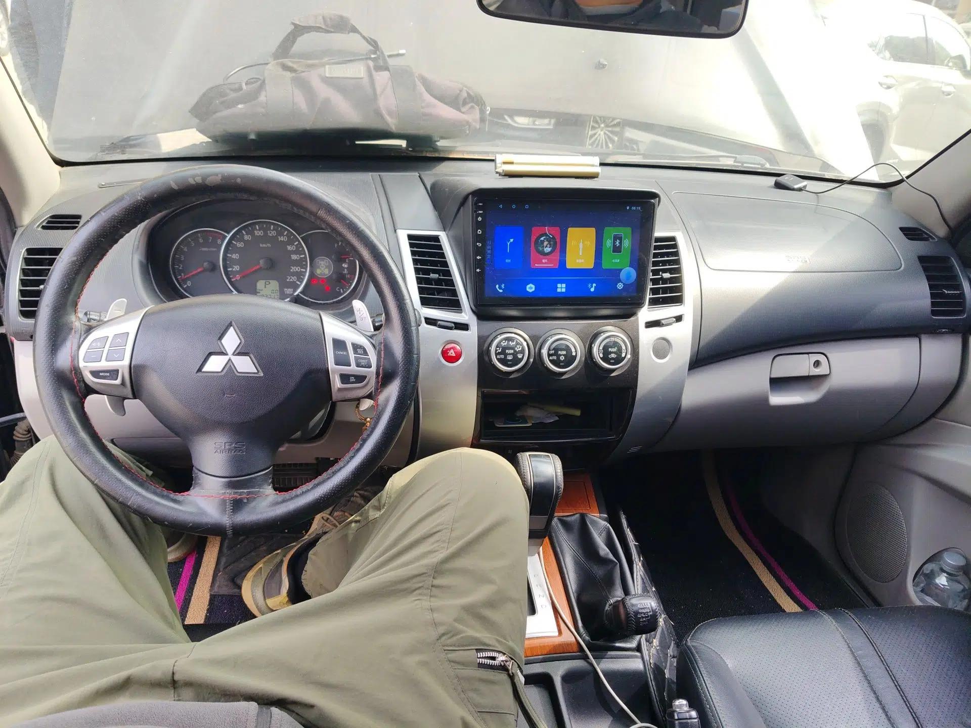 Mitsubishi Pajero Sport 2011 3.0L Luxury Navigation Edition — миниатюра 10