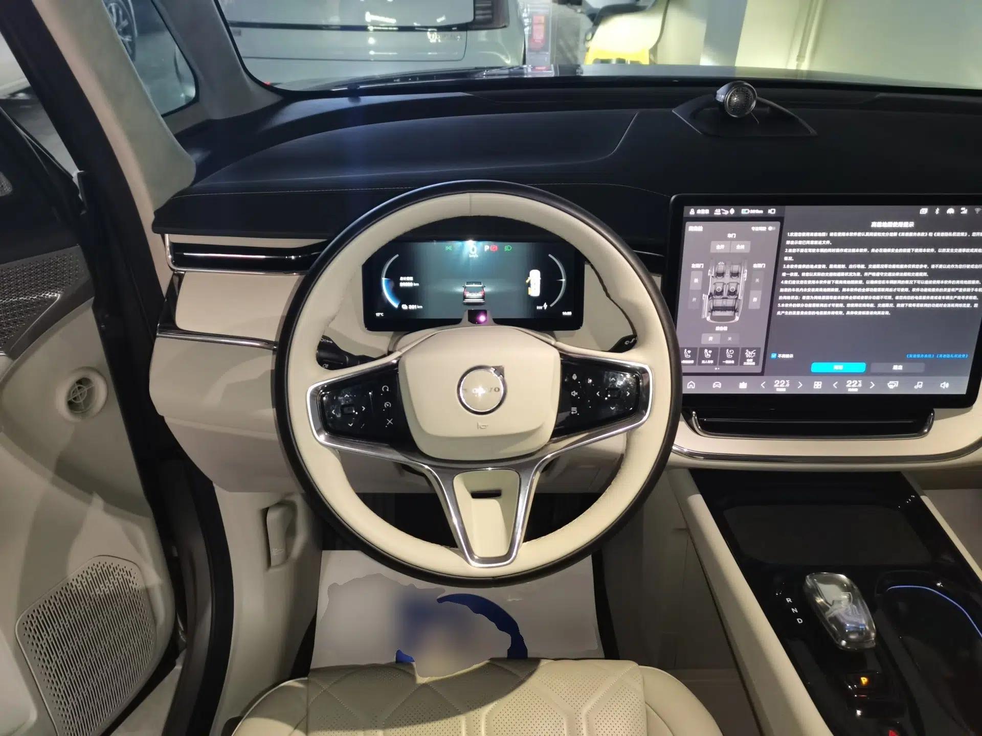 Volvo EM90 2025 Ultra Six-Seater — миниатюра 13