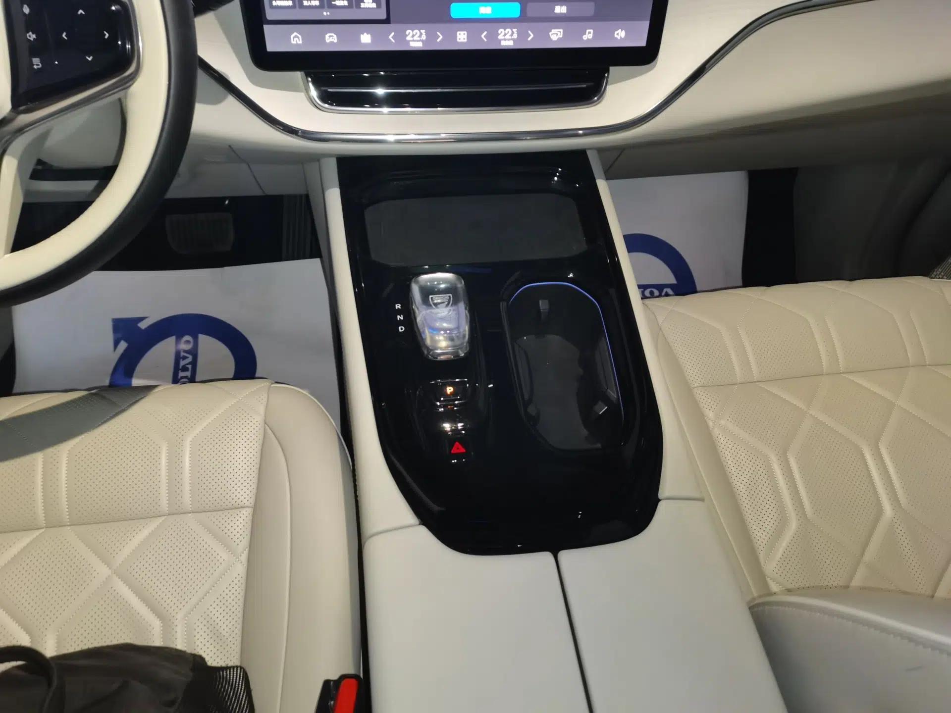 Volvo EM90 2025 Ultra Six-Seater — миниатюра 16