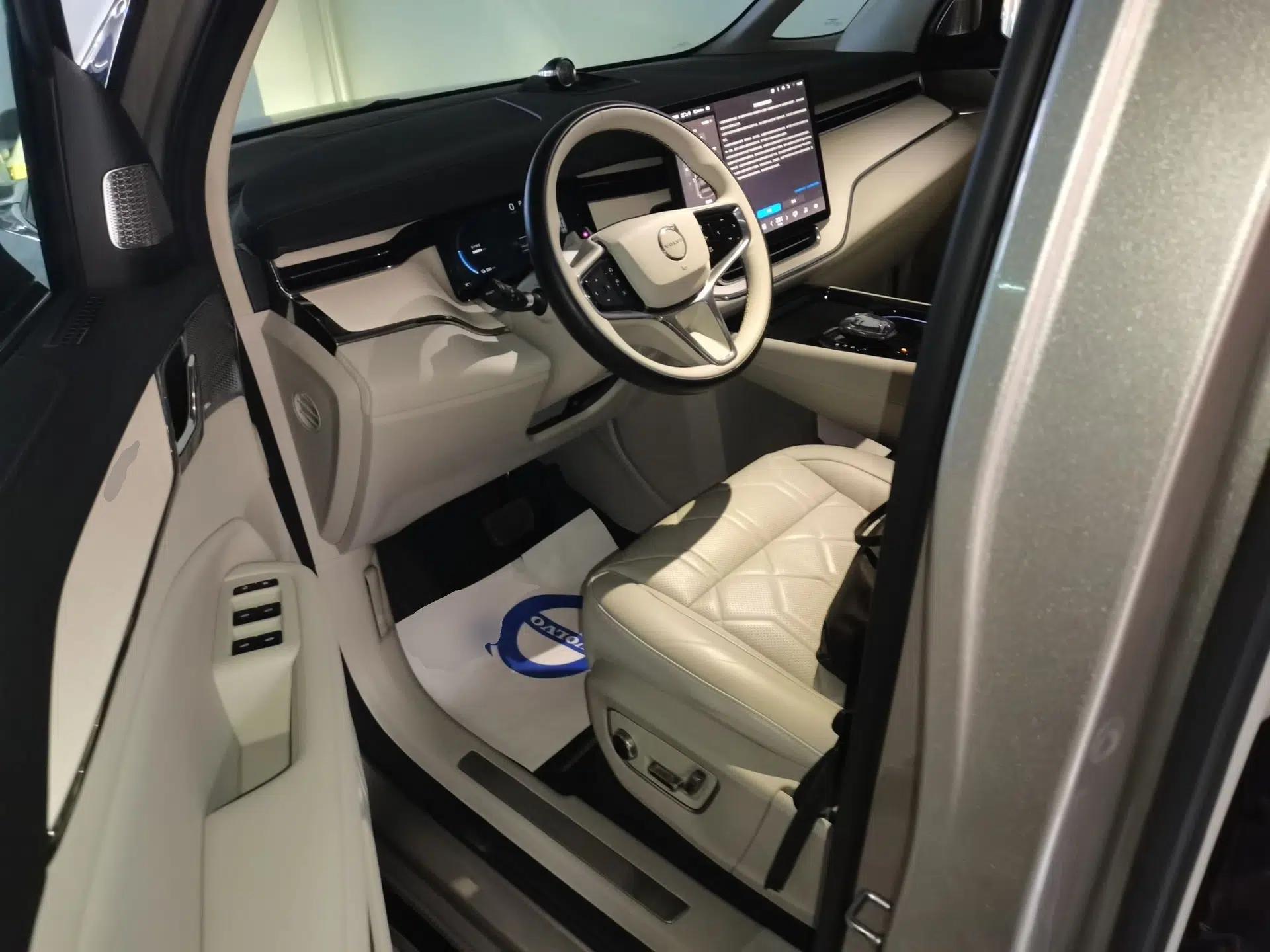 Volvo EM90 2025 Ultra Six-Seater — миниатюра 17