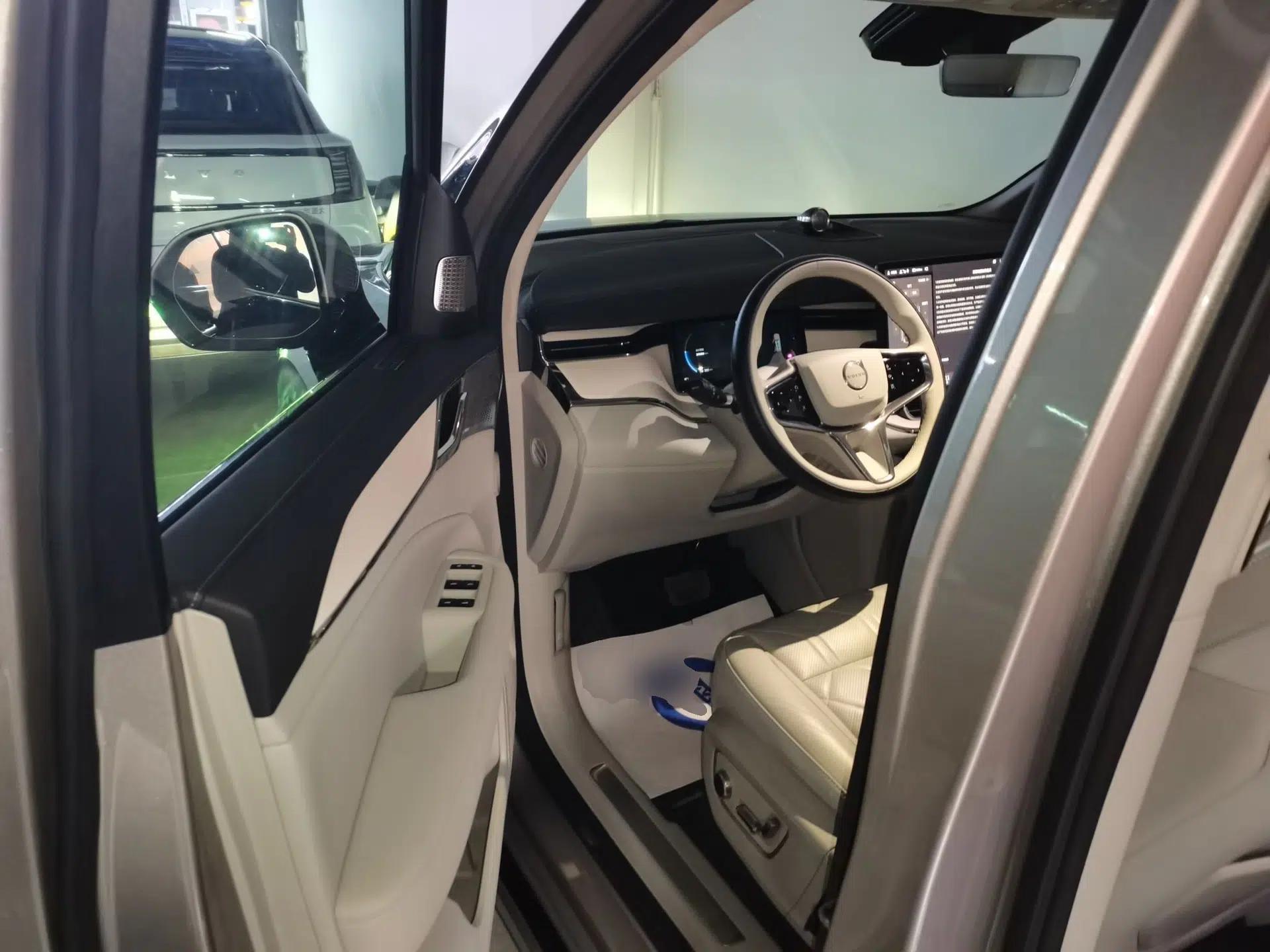 Volvo EM90 2025 Ultra Six-Seater — миниатюра 18