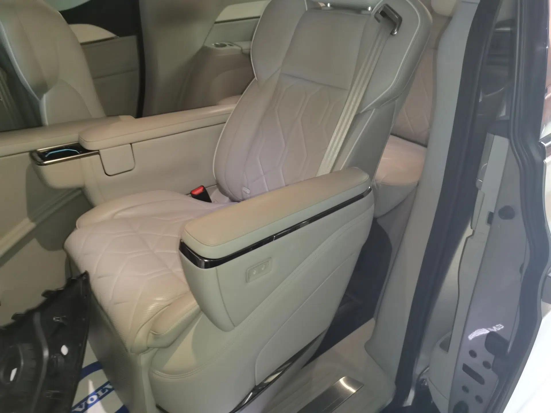 Volvo EM90 2025 Ultra Six-Seater — миниатюра 19