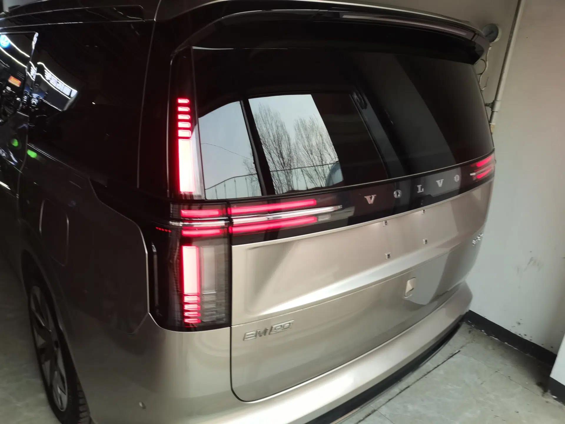 Volvo EM90 2025 Ultra Six-Seater — миниатюра 3
