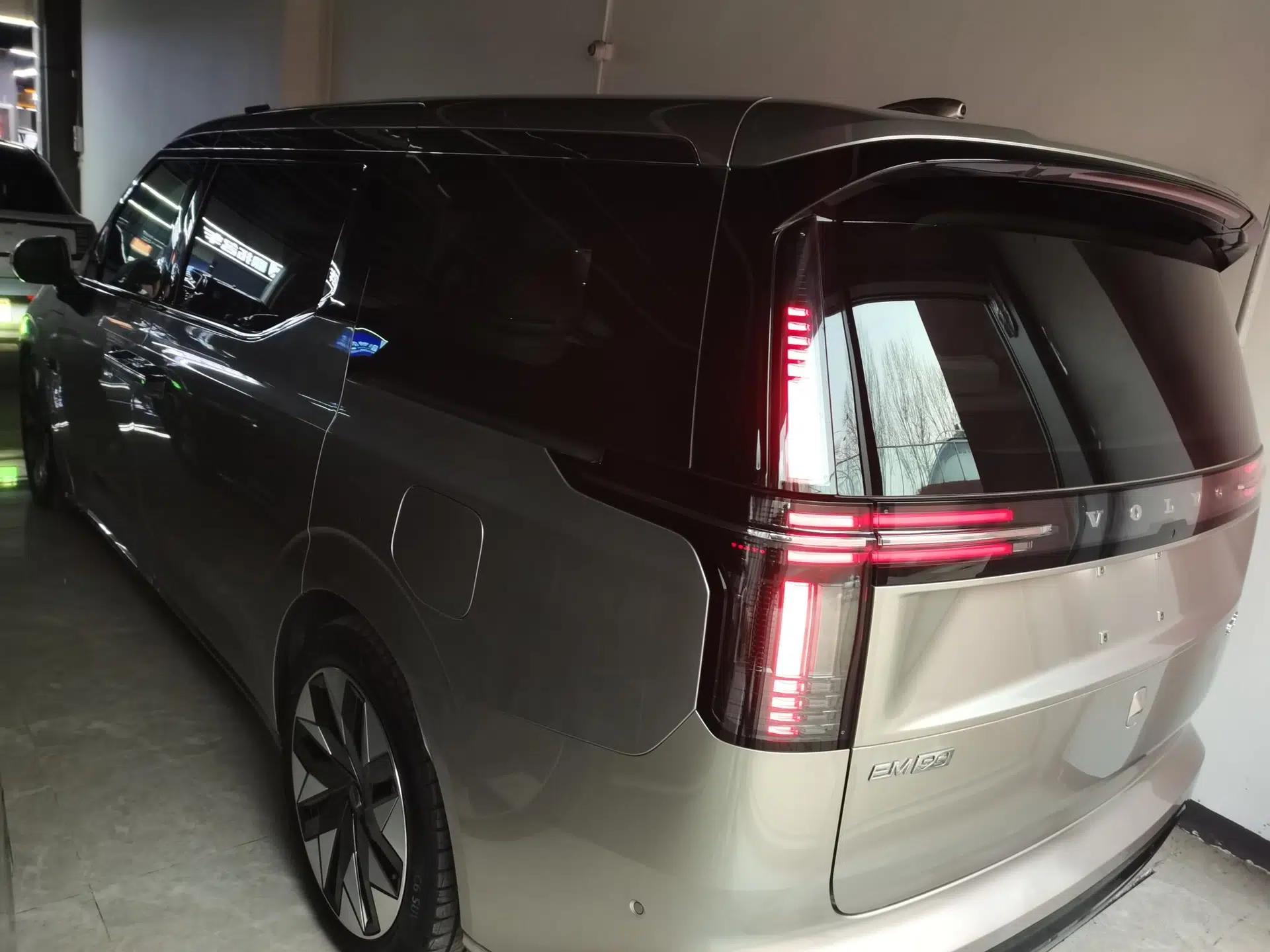 Volvo EM90 2025 Ultra Six-Seater — миниатюра 7