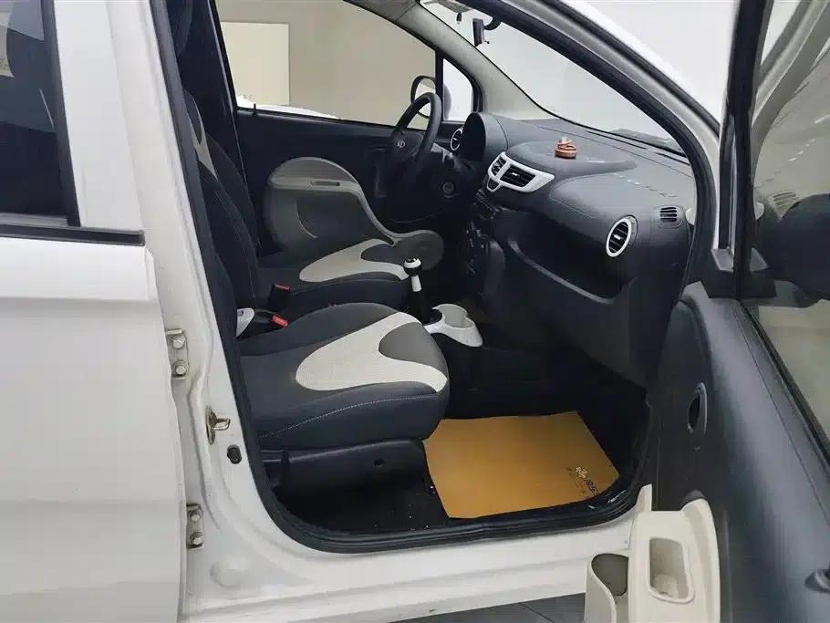 Chery QQ 2013 1.0L Manual Happy Edition — миниатюра 8