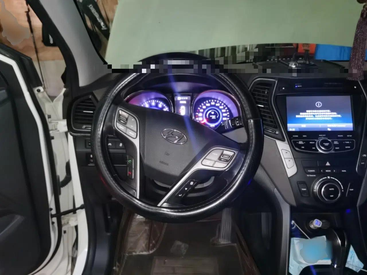 Hyundai Santa Fe Classic 2013 Facelift 3.0L 4x4 Comfort Edition with Navigation Euro IV compliant — миниатюра 11