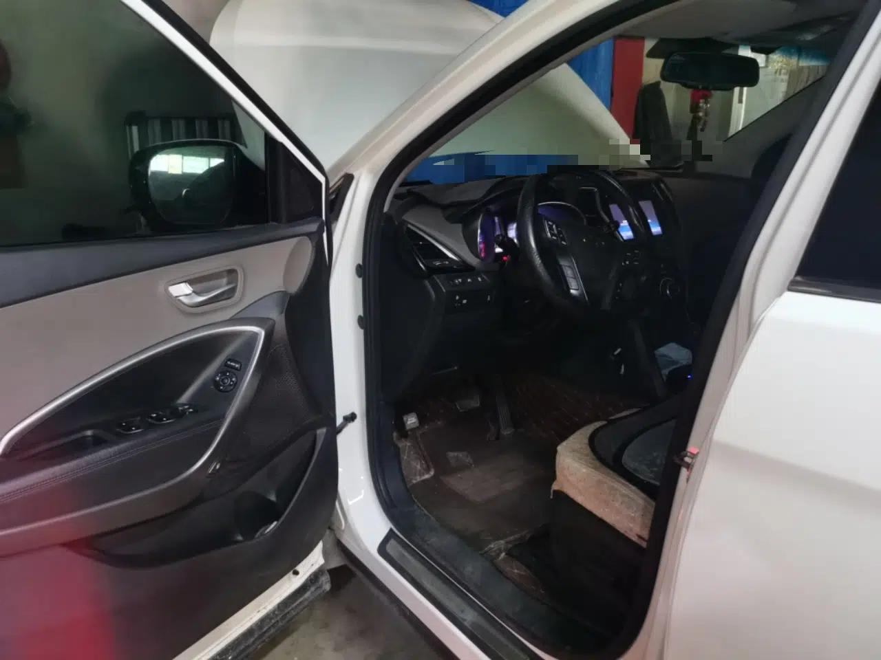 Hyundai Santa Fe Classic 2013 Facelift 3.0L 4x4 Comfort Edition with Navigation Euro IV compliant — миниатюра 17