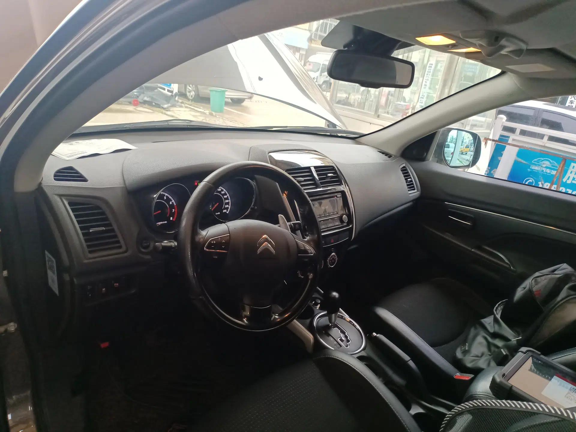 Citroen C4 Aircross 2013 2.0L Two-Wheel Drive Comfort Edition — миниатюра 13