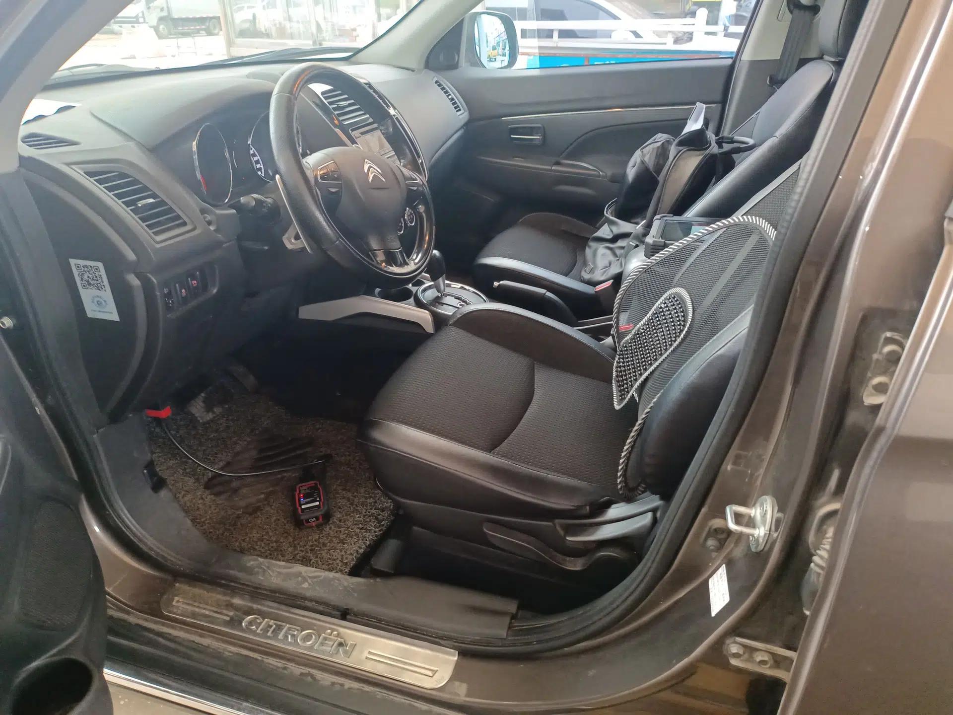 Citroen C4 Aircross 2013 2.0L Two-Wheel Drive Comfort Edition — миниатюра 18