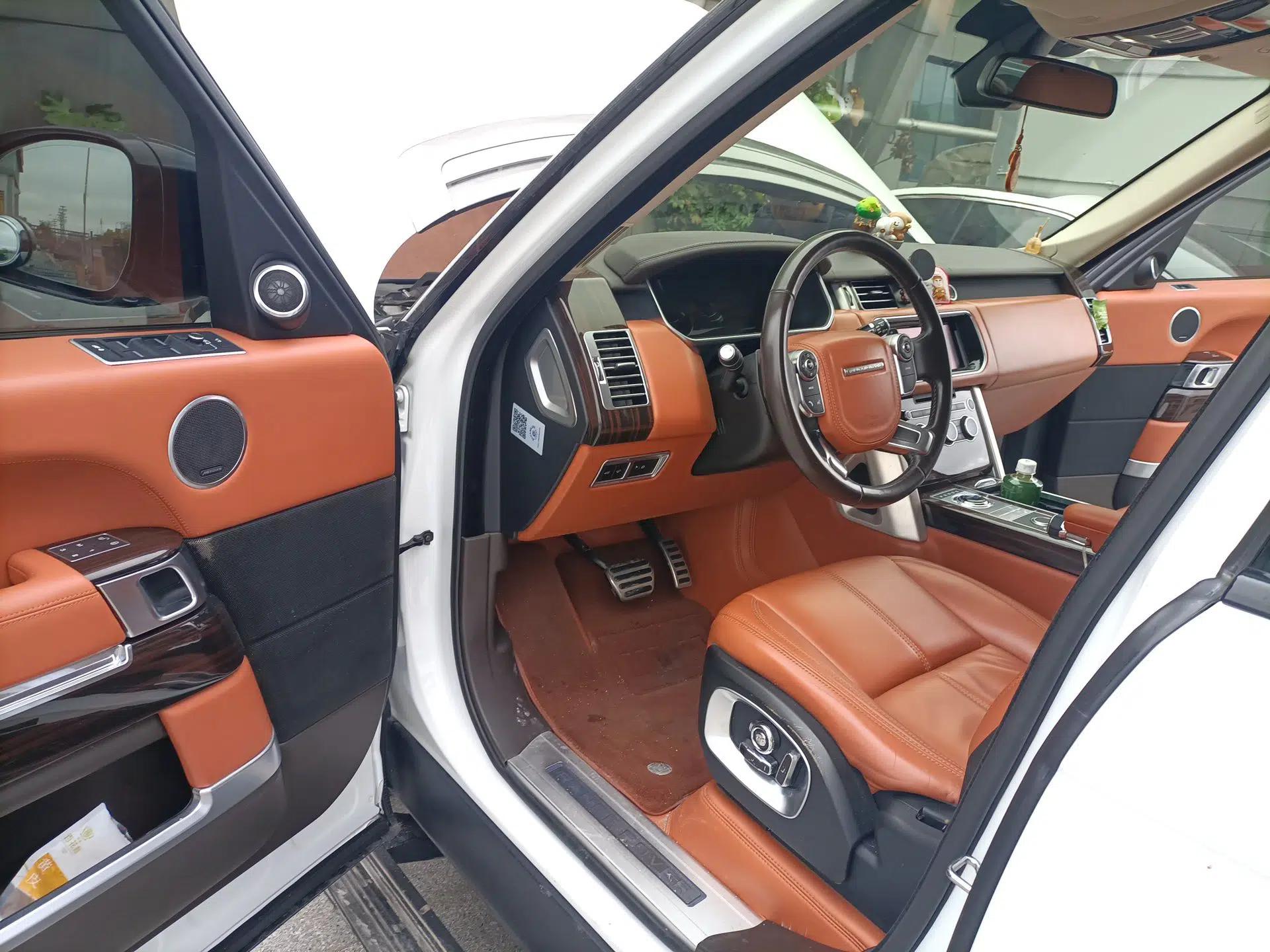 Land Rover Range Vogue 2016 3.0T Gasoline Parallel Import — миниатюра 17