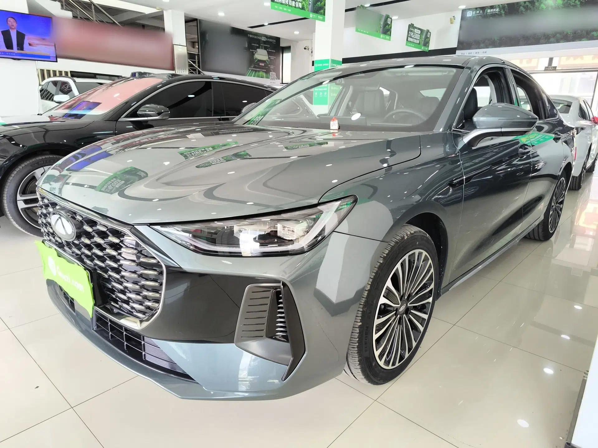 Chery Fengyun A8L 2025 1.5 TGDI 145 km Luxury Version — миниатюра 1