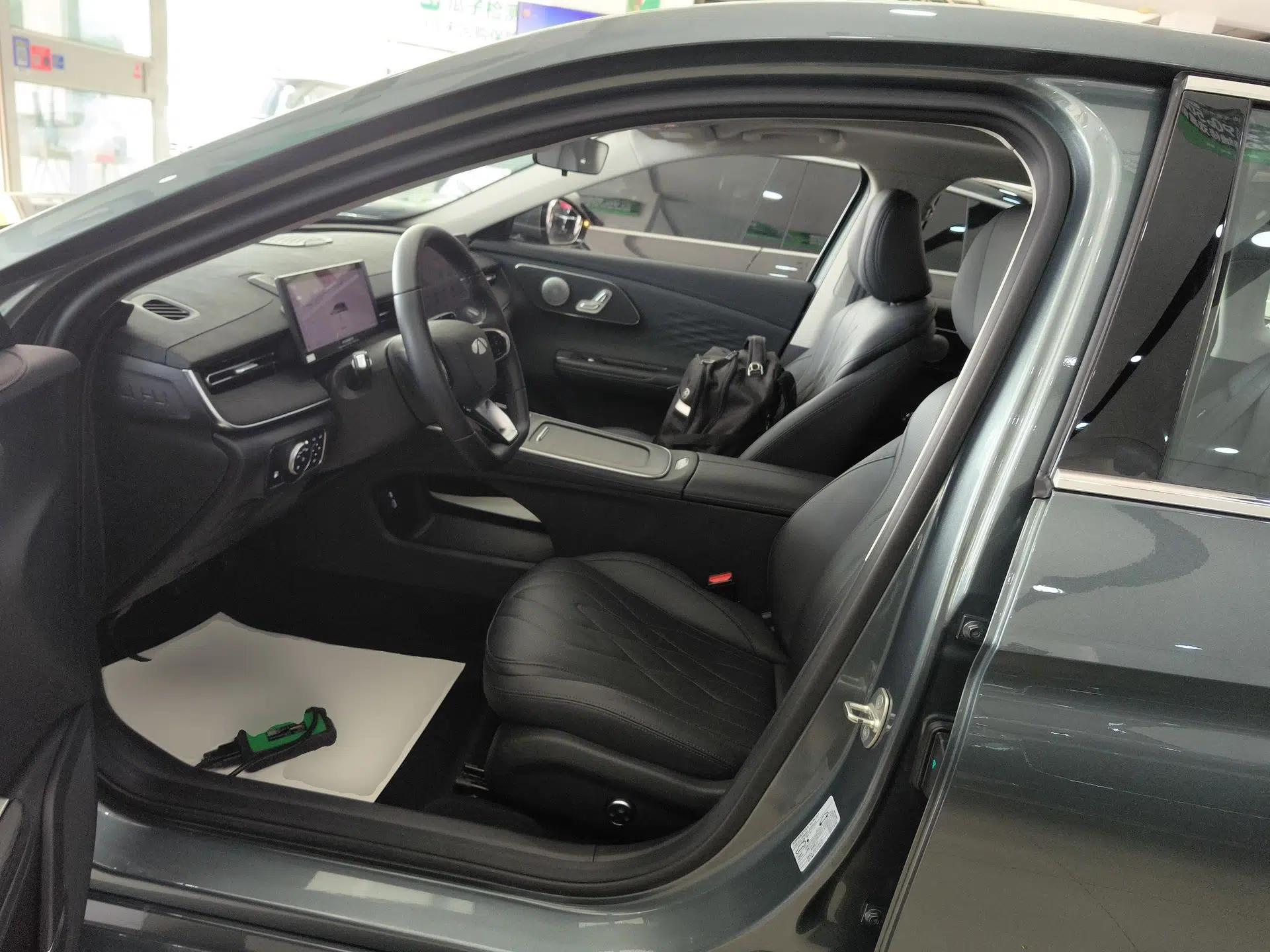 Chery Fengyun A8L 2025 1.5 TGDI 145 km Luxury Version — миниатюра 18