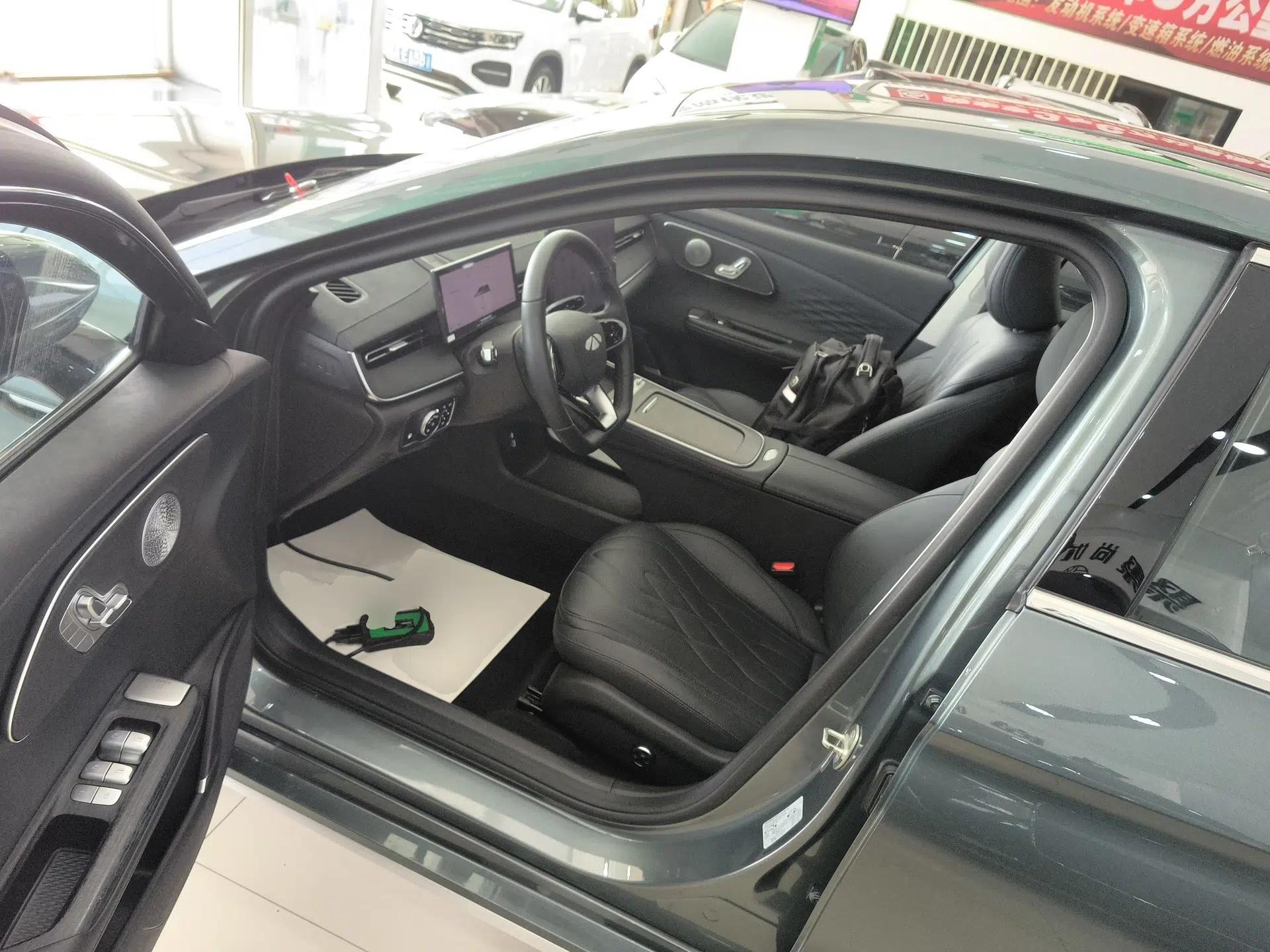 Chery Fengyun A8L 2025 1.5 TGDI 145 km Luxury Version — миниатюра 19