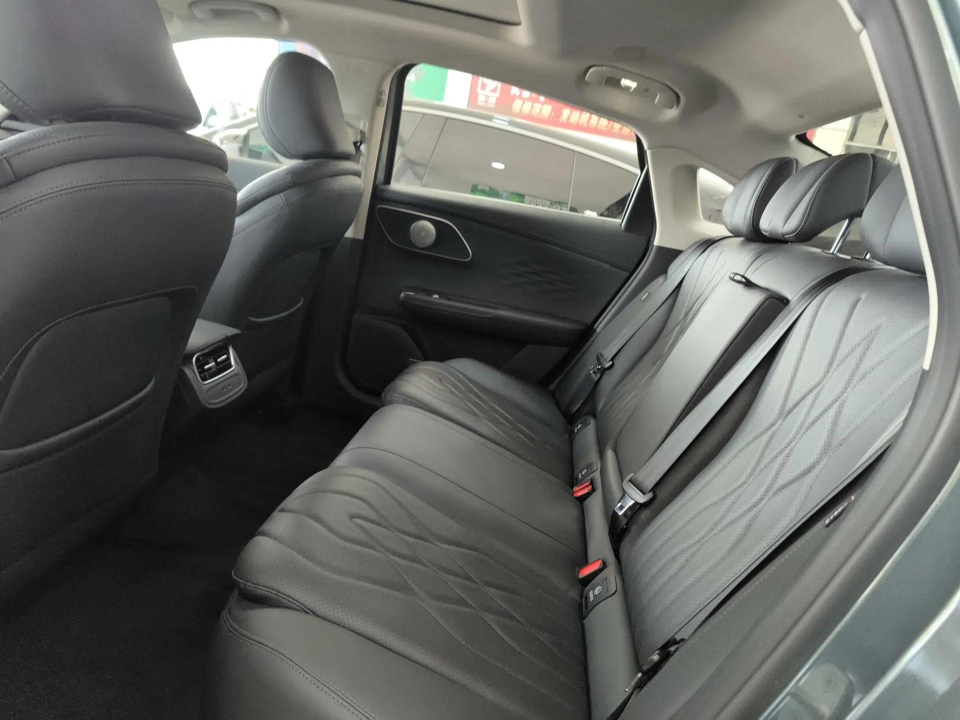 Chery Fengyun A8L 2025 1.5 TGDI 145 km Luxury Version — миниатюра 20