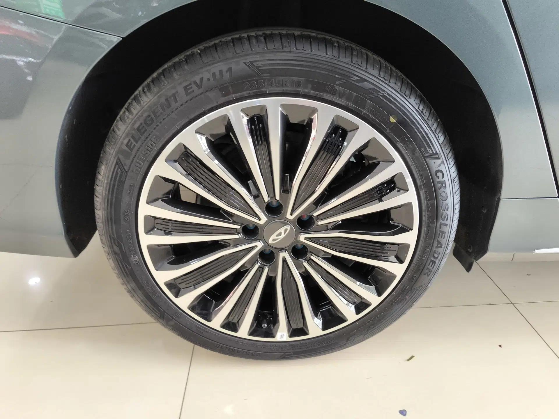 Chery Fengyun A8L 2025 1.5 TGDI 145 km Luxury Version — миниатюра 10
