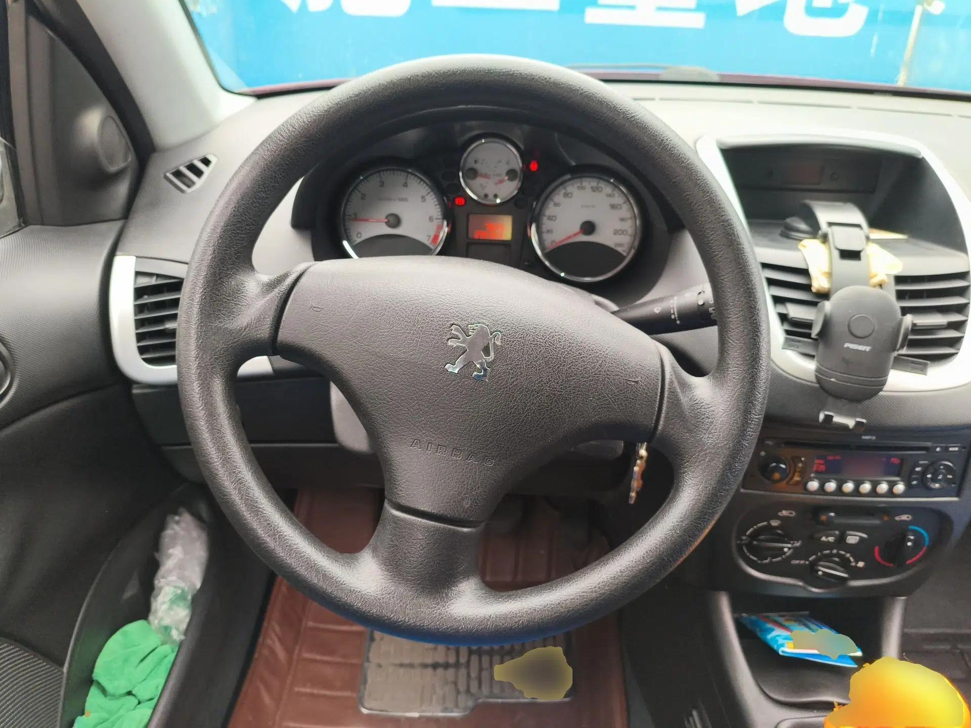 Peugeot 207 2011 Hatchback 1.4L Manual Yule Edition — миниатюра 11