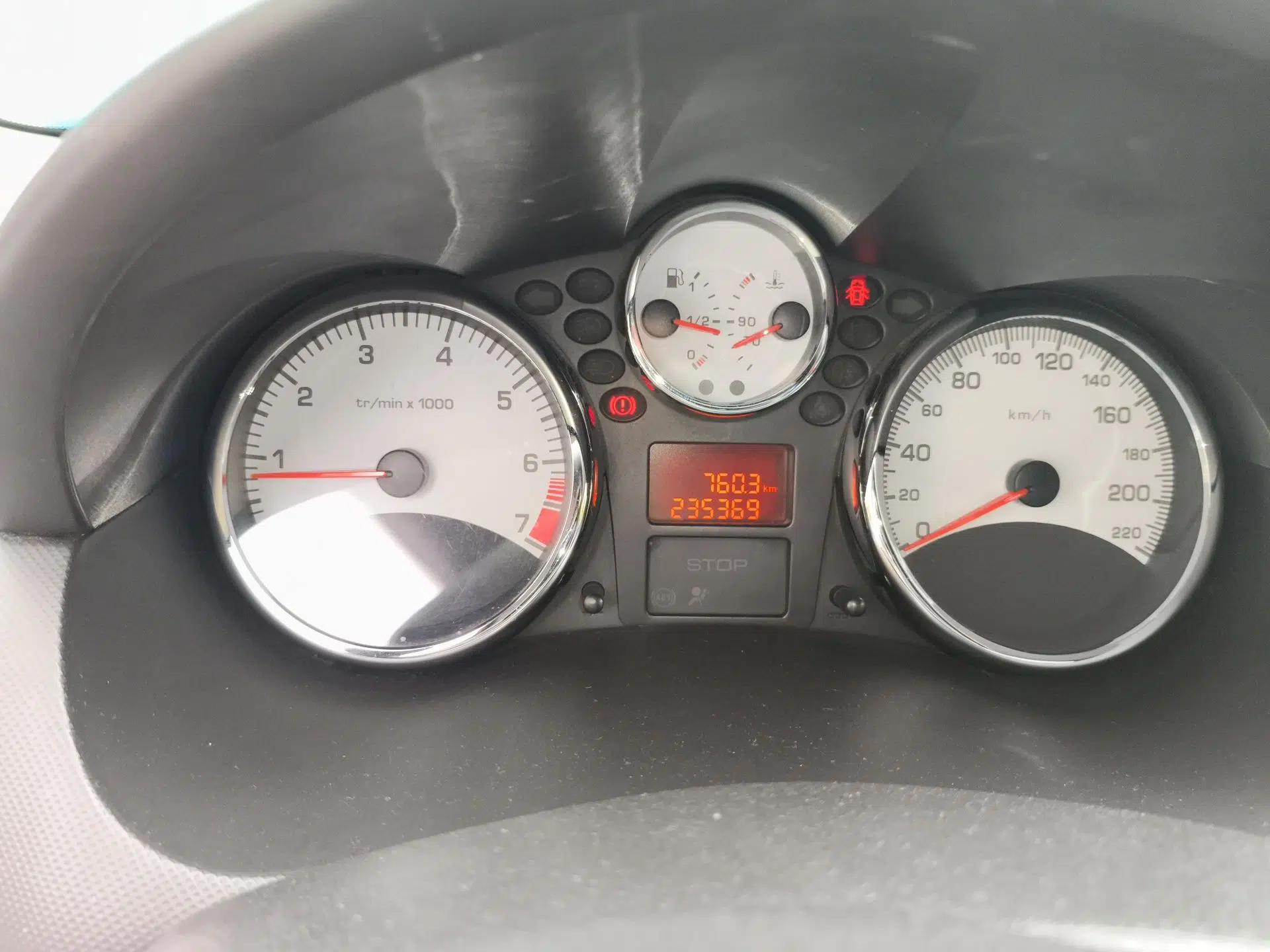 Peugeot 207 2011 Hatchback 1.4L Manual Yule Edition — миниатюра 12