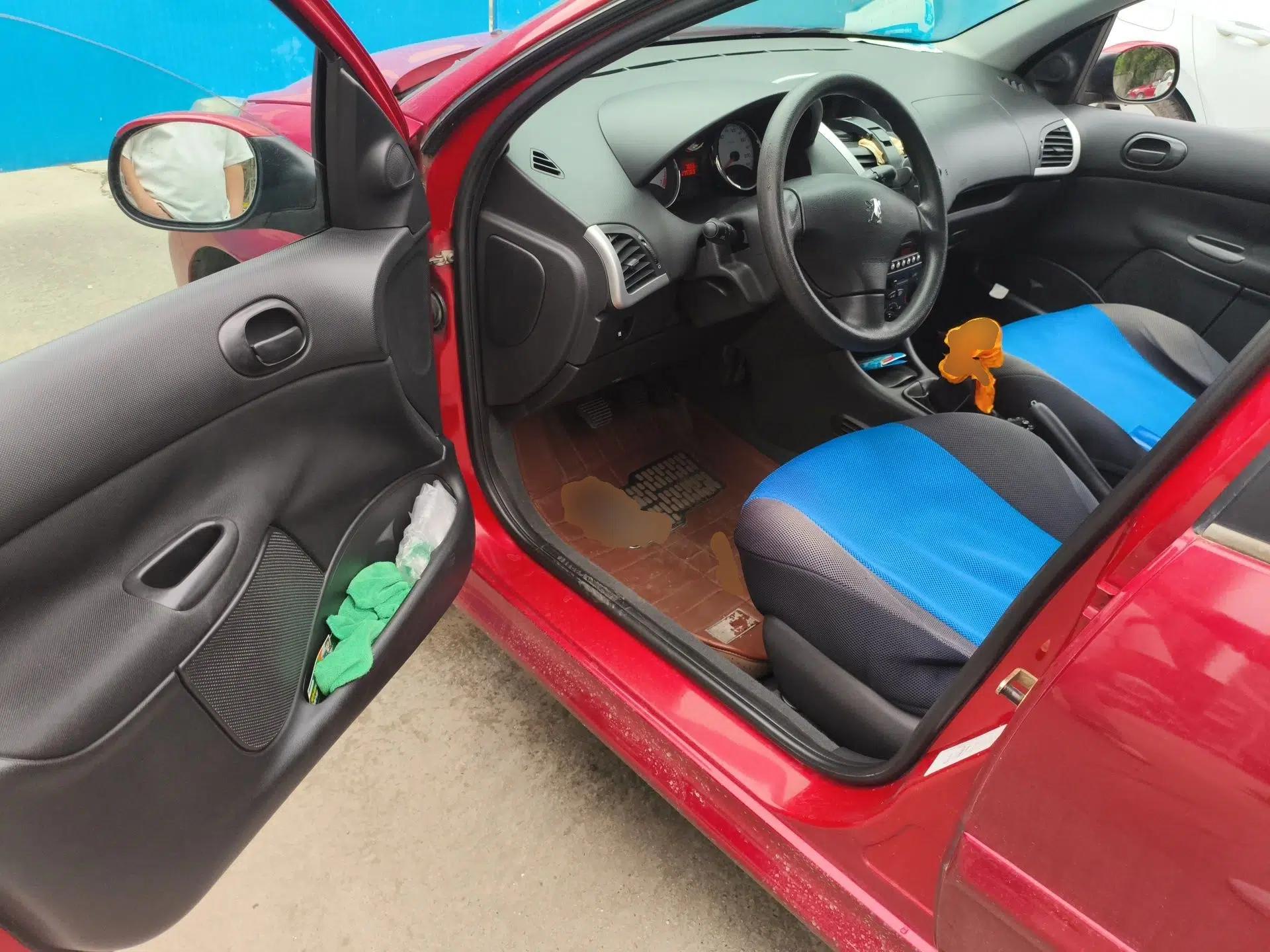 Peugeot 207 2011 Hatchback 1.4L Manual Yule Edition — миниатюра 17