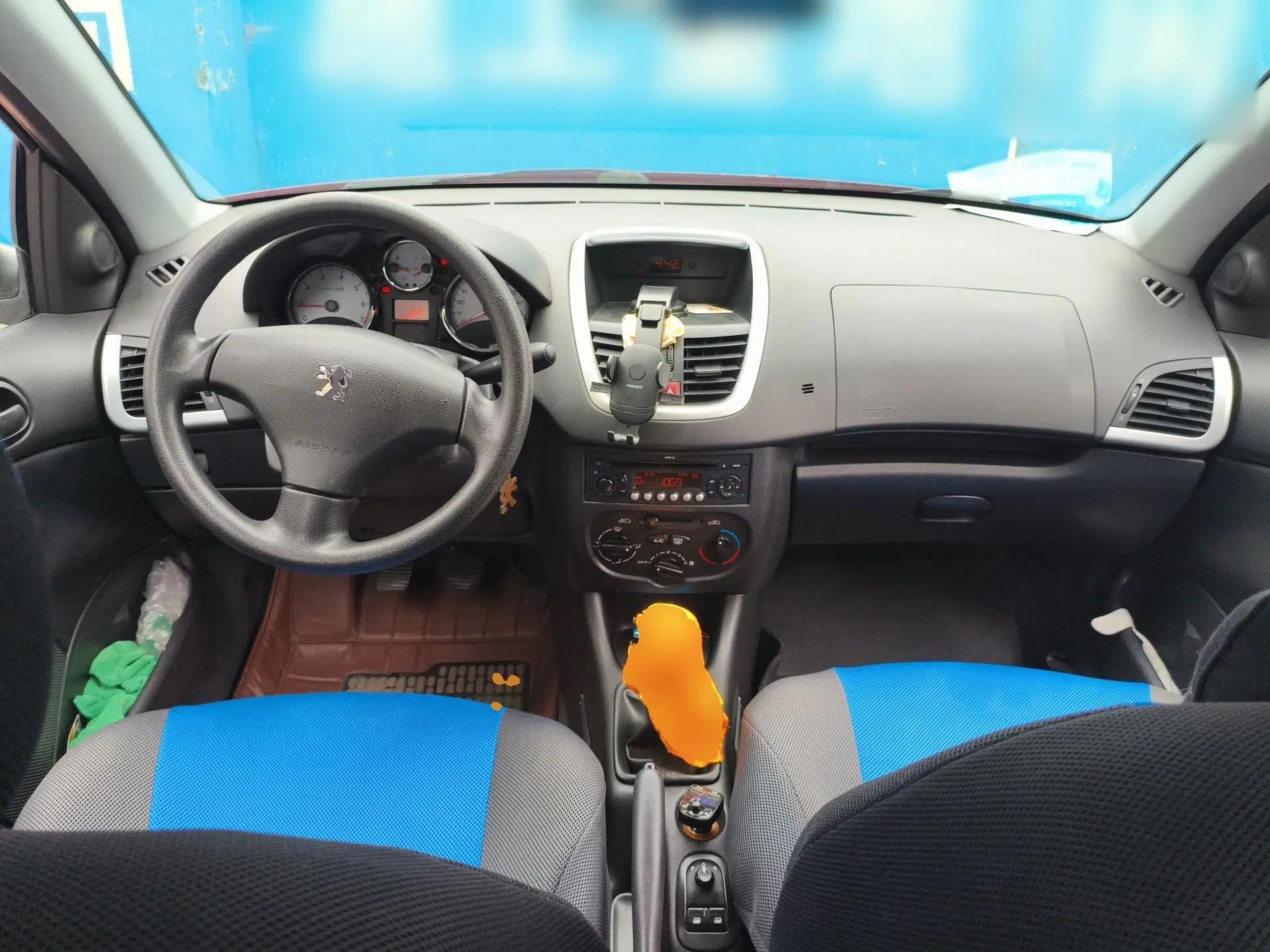 Peugeot 207 2011 Hatchback 1.4L Manual Yule Edition — миниатюра 10