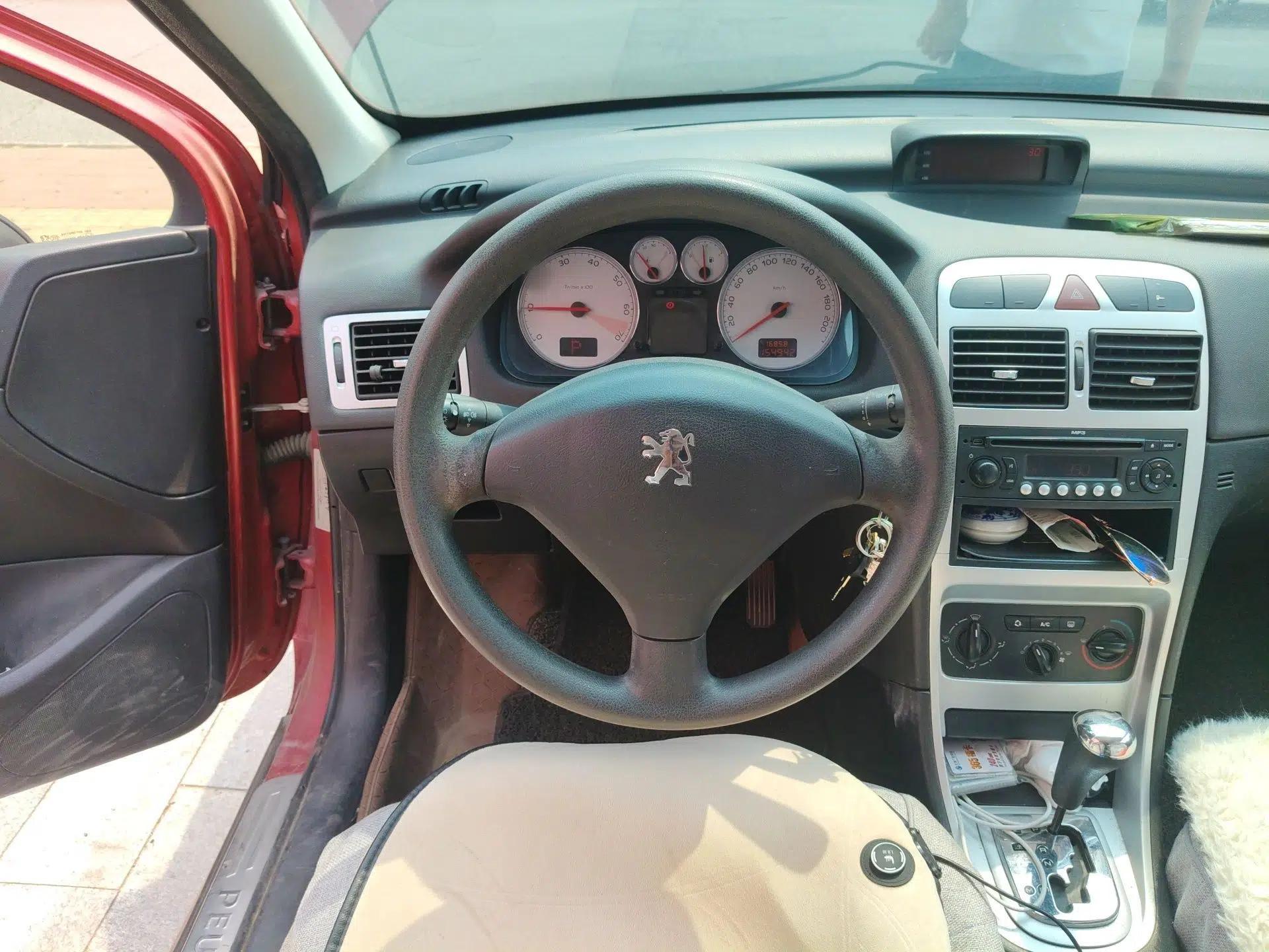 Peugeot 307 2010 Sedan 1.6L Automatic Comfort Edition — миниатюра 11