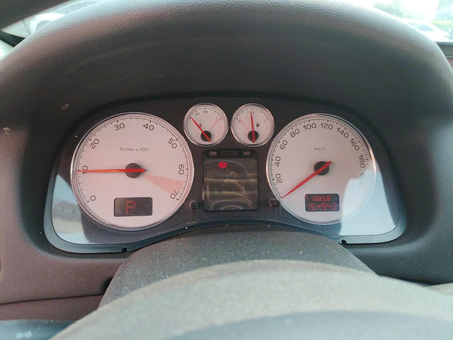 Peugeot 307 2010 Sedan 1.6L Automatic Comfort Edition — миниатюра 12