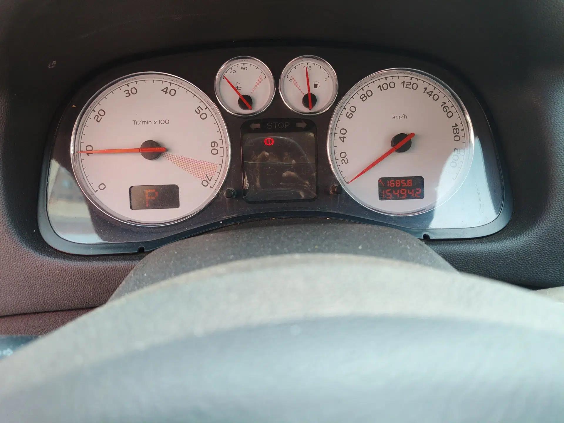Peugeot 307 2010 Sedan 1.6L Automatic Comfort Edition — миниатюра 13