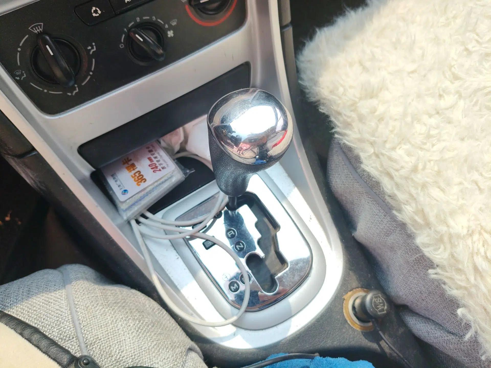 Peugeot 307 2010 Sedan 1.6L Automatic Comfort Edition — миниатюра 15