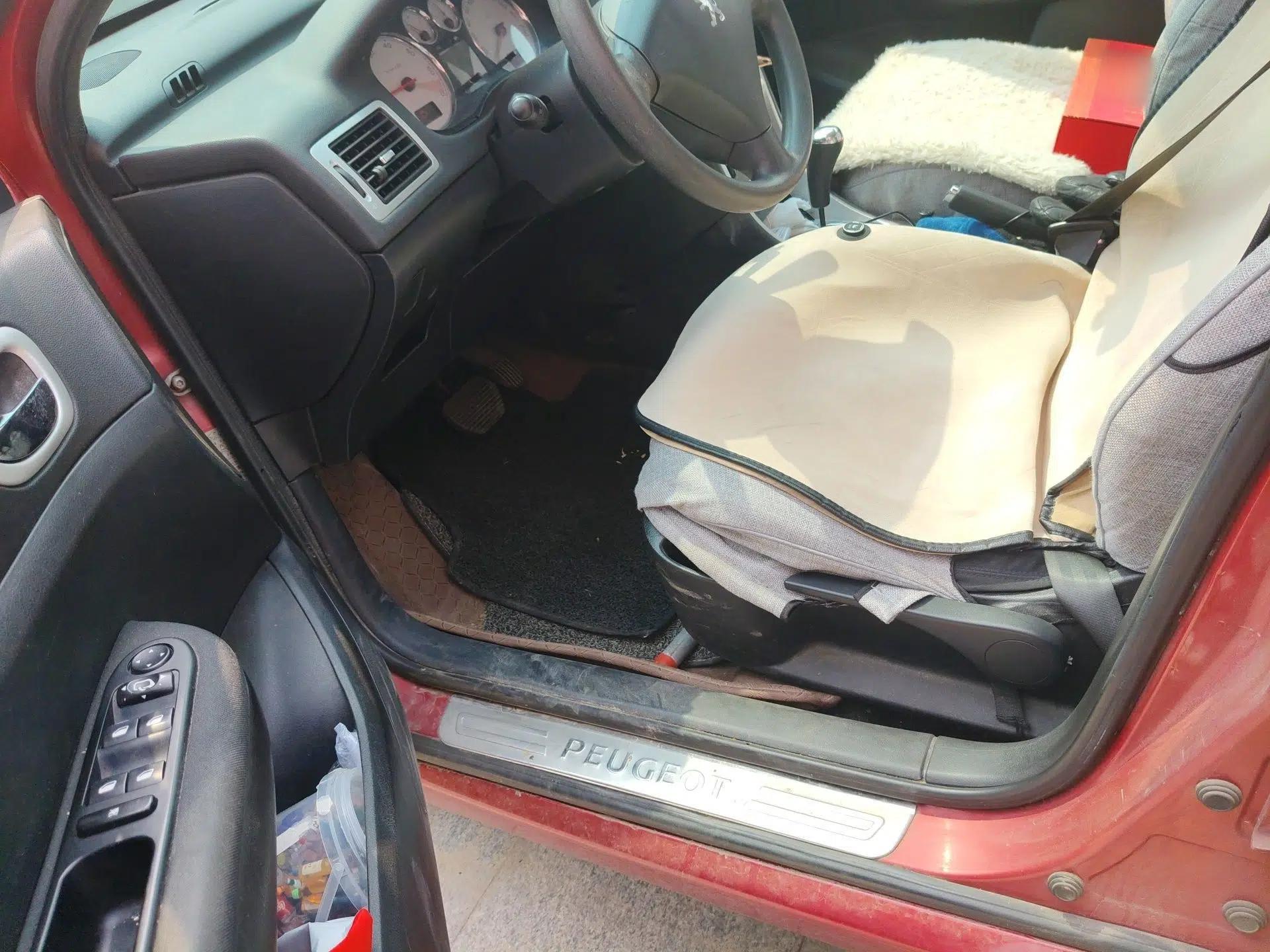 Peugeot 307 2010 Sedan 1.6L Automatic Comfort Edition — миниатюра 17