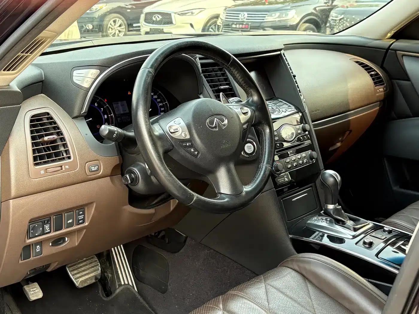 Infiniti QX70 2013 3.7L Standard Edition — миниатюра 11
