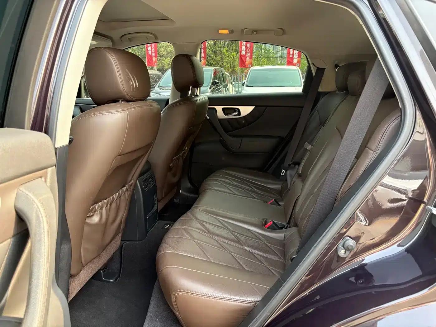 Infiniti QX70 2013 3.7L Standard Edition — миниатюра 12
